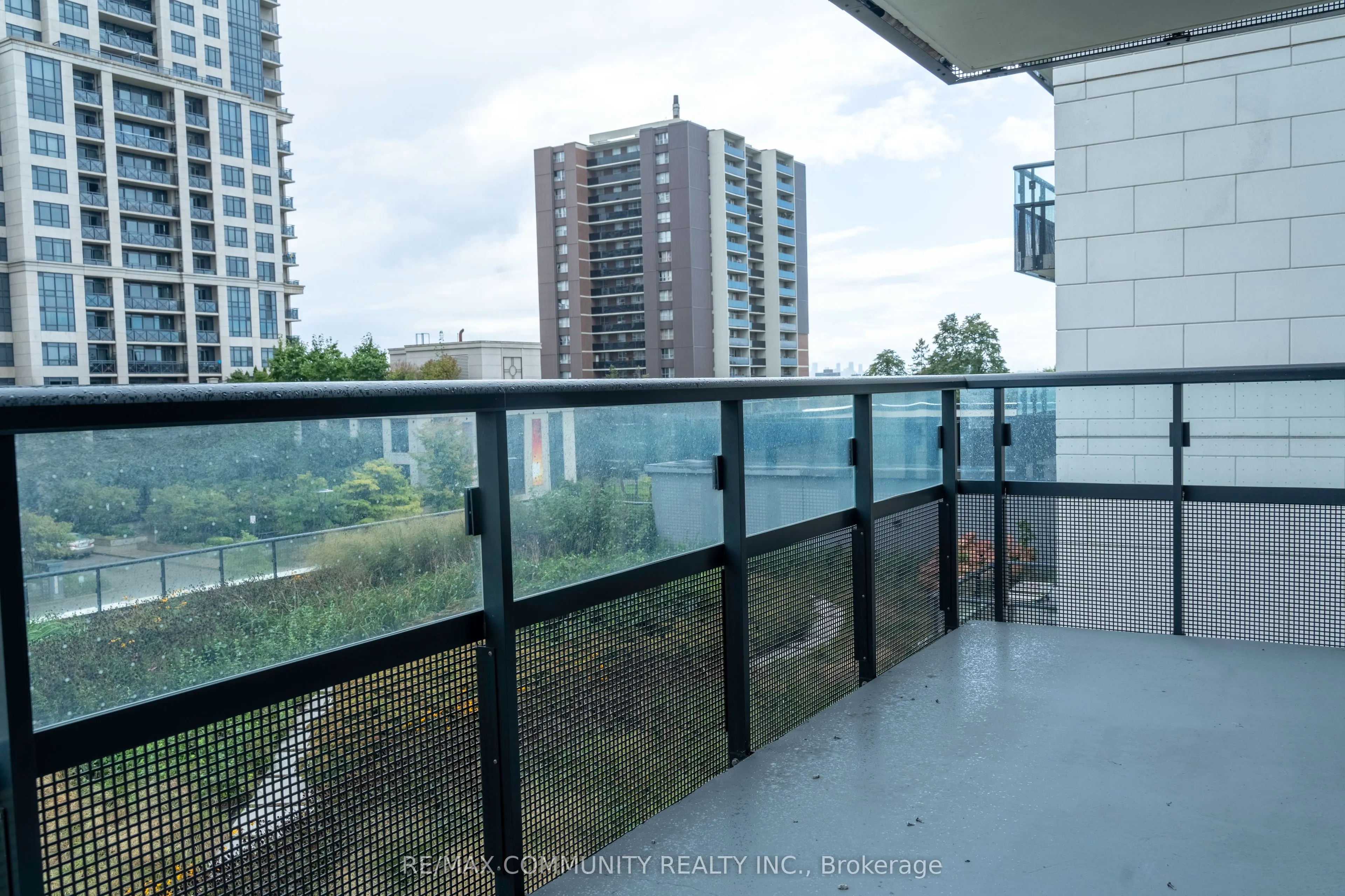 10 Eva Road, #301