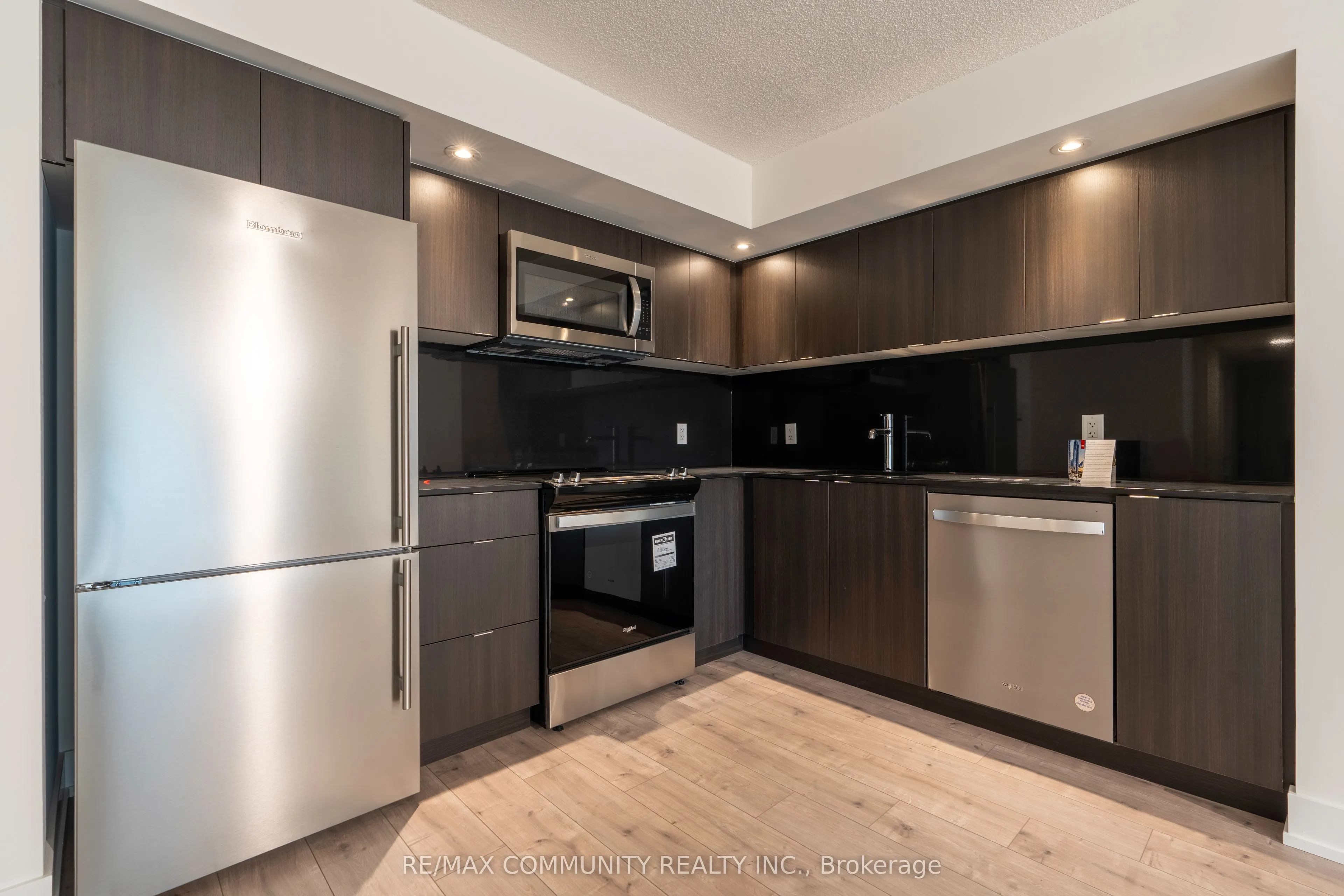10 Eva Road, #301
