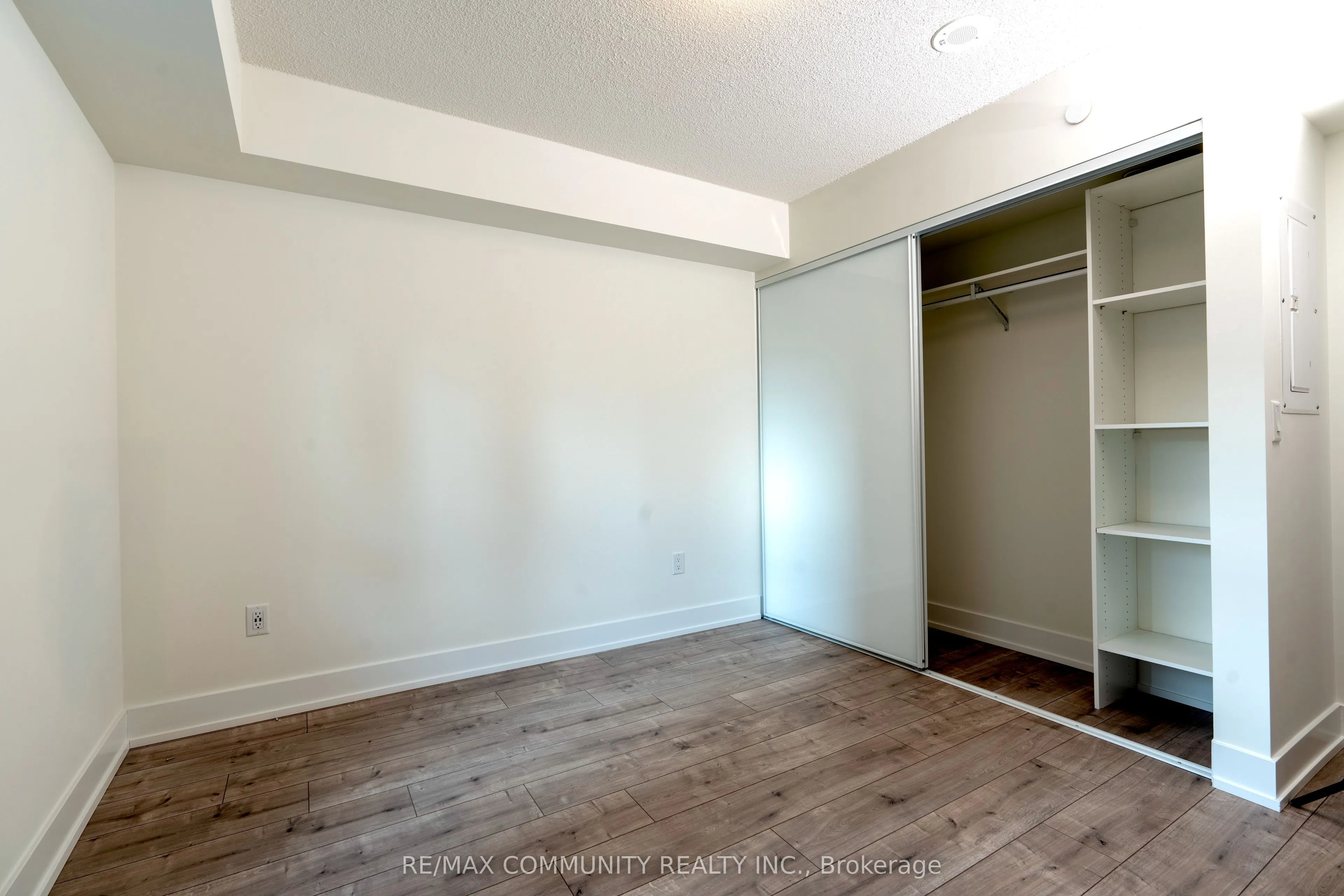 10 Eva Road, #301