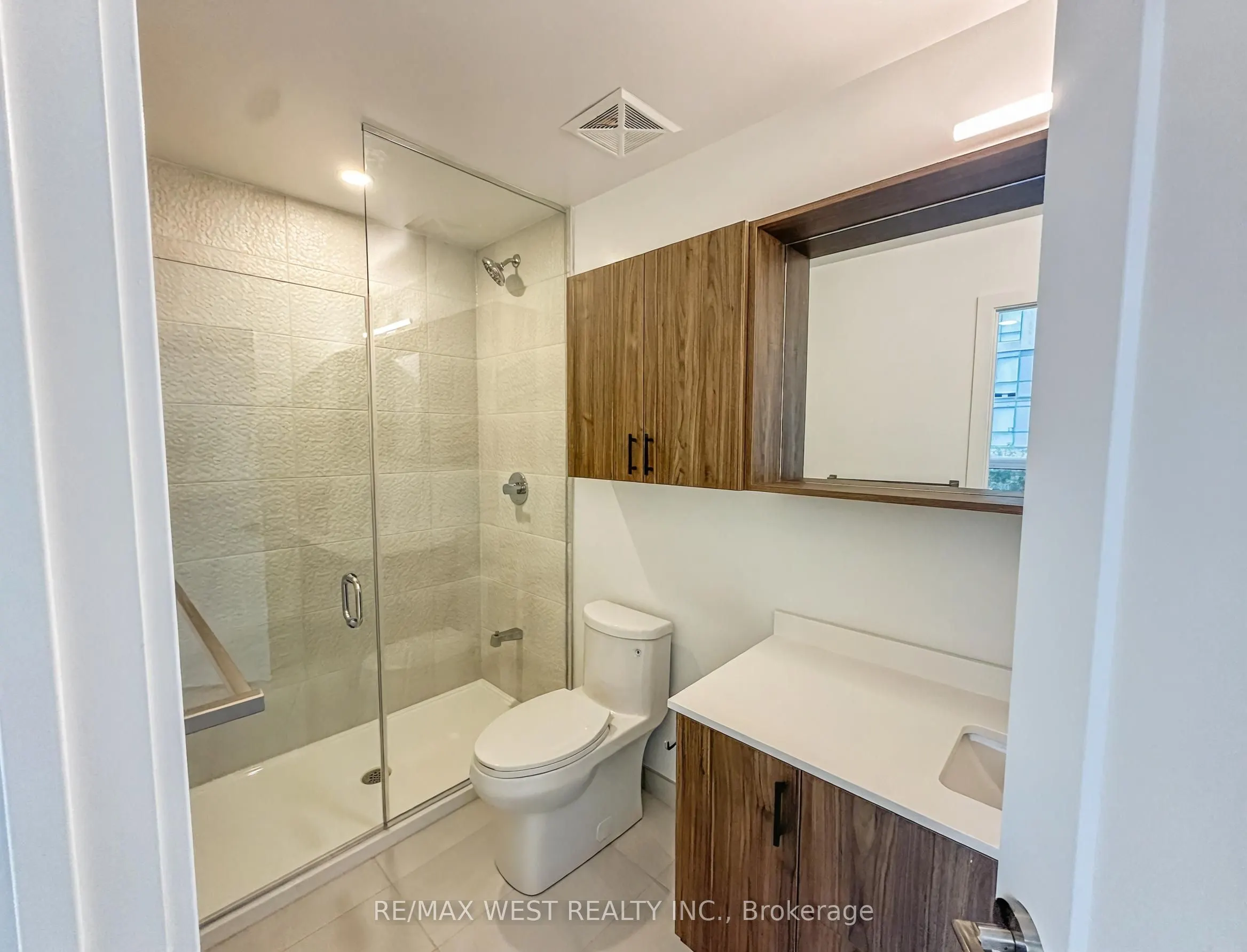 5105 Hurontario Street, #210