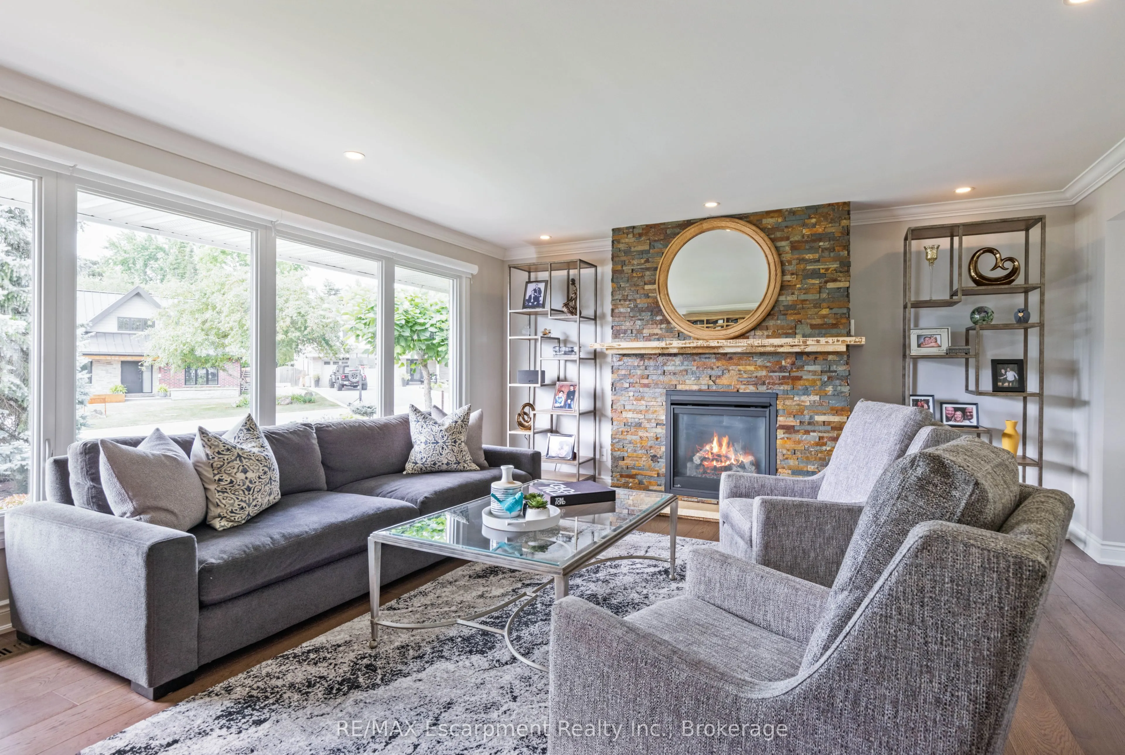 2119 Agincourt Crescent