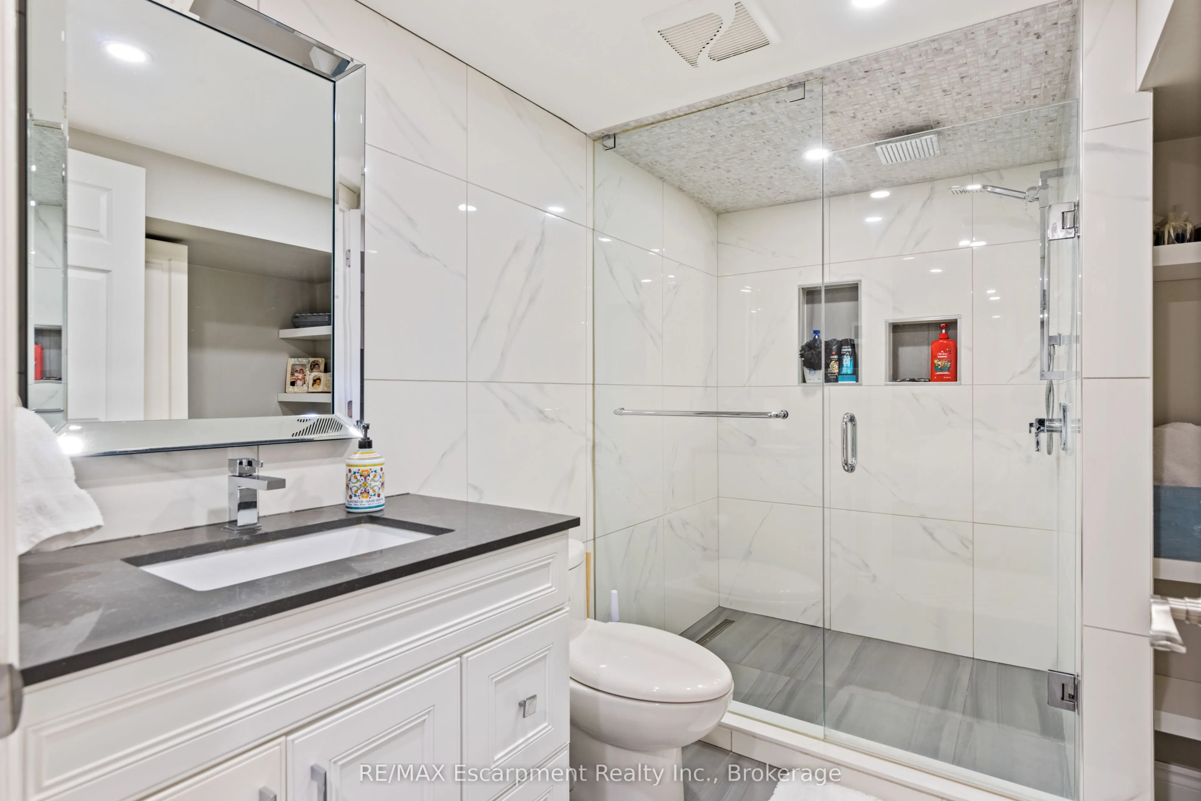 2119 Agincourt Crescent