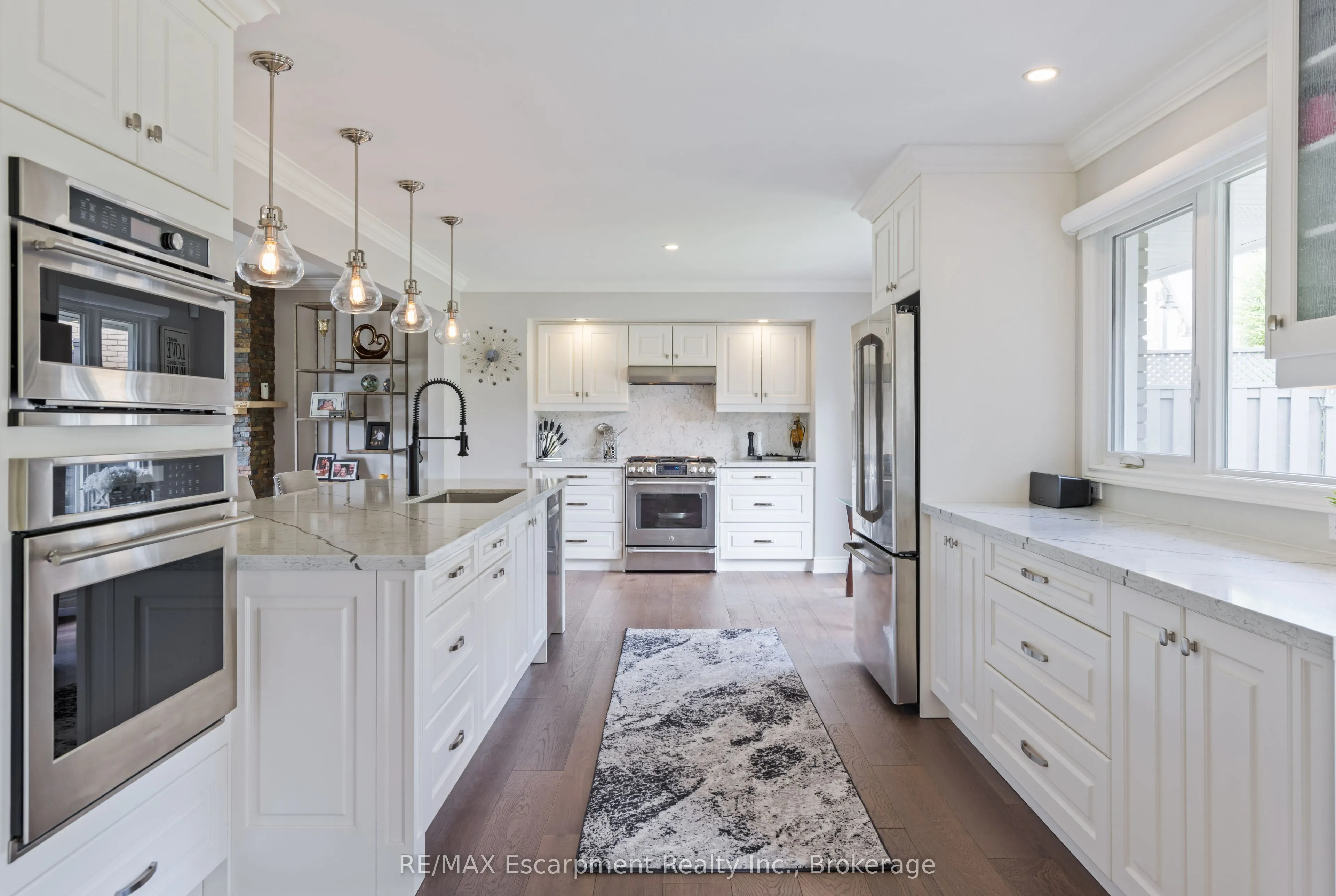 2119 Agincourt Crescent