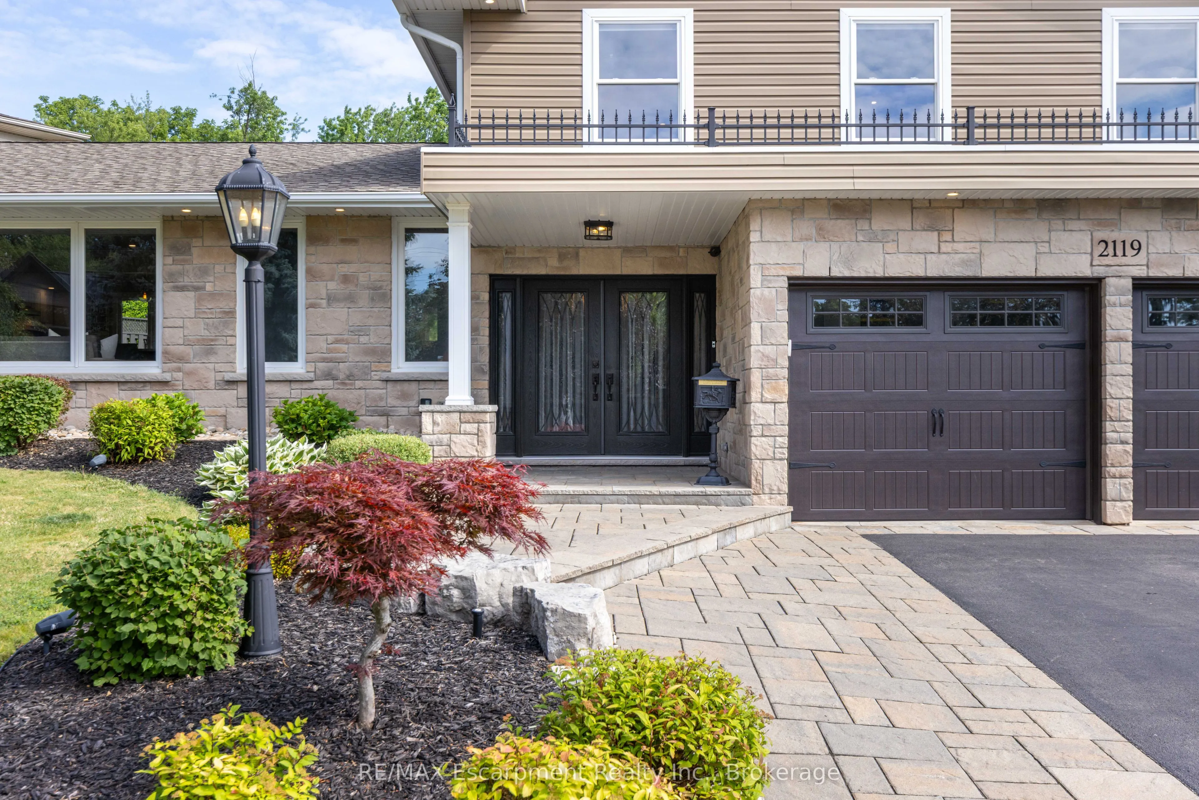 2119 Agincourt Crescent