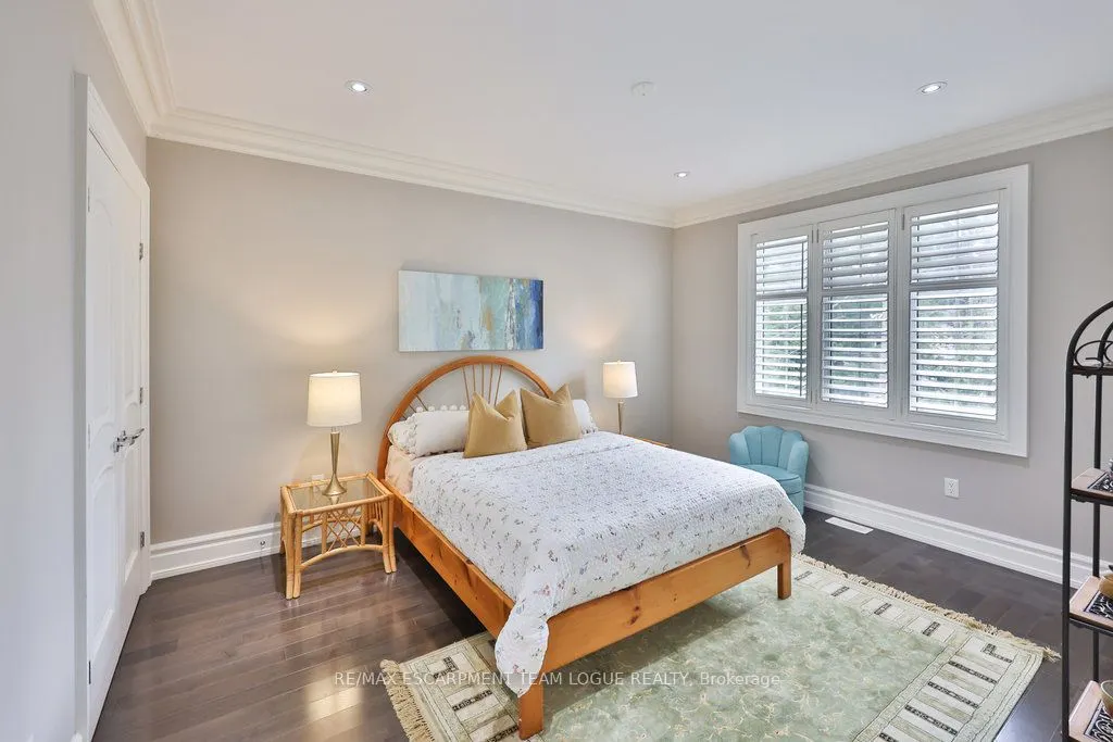 2229 Lakeshore Road
