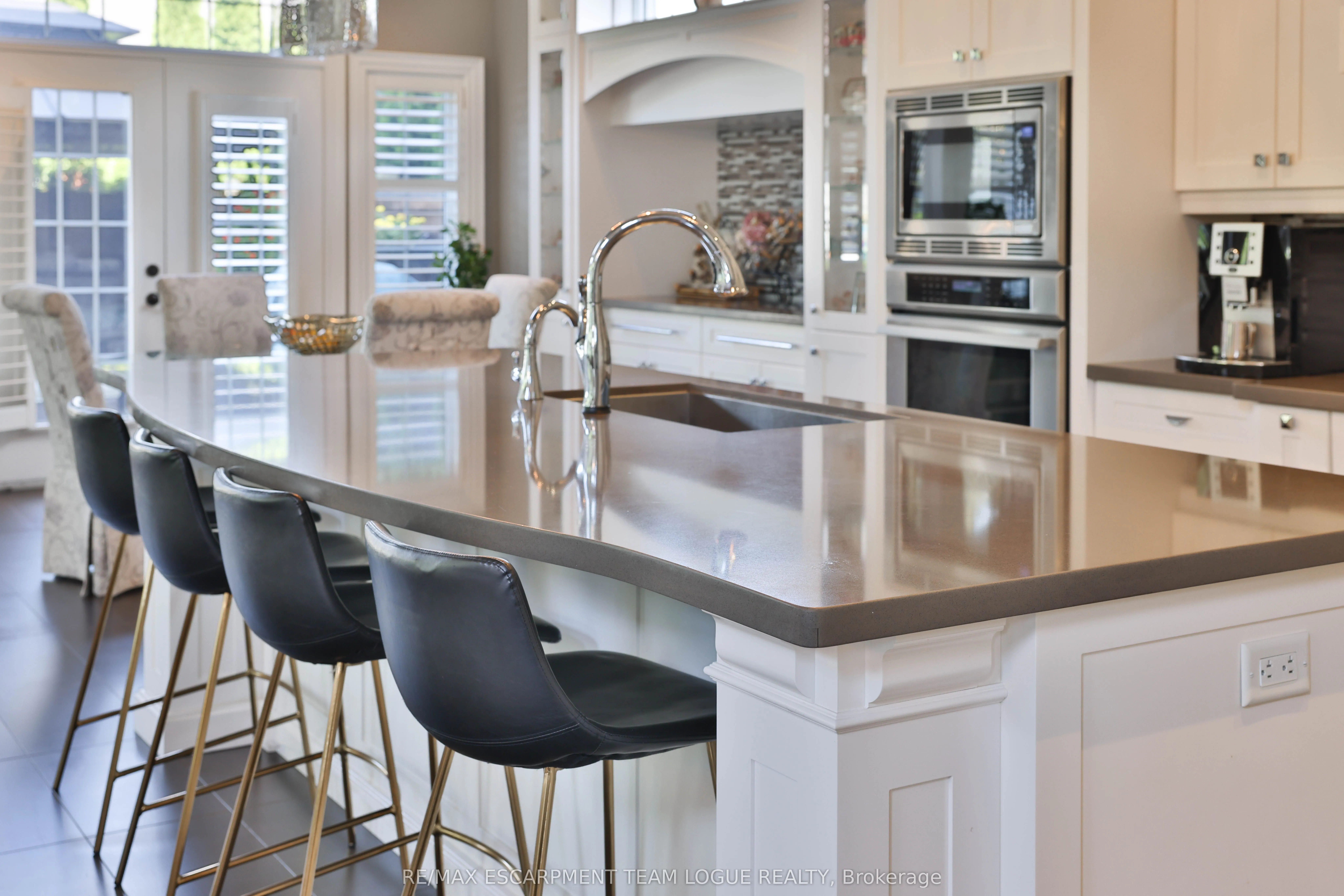 2229 Lakeshore Road