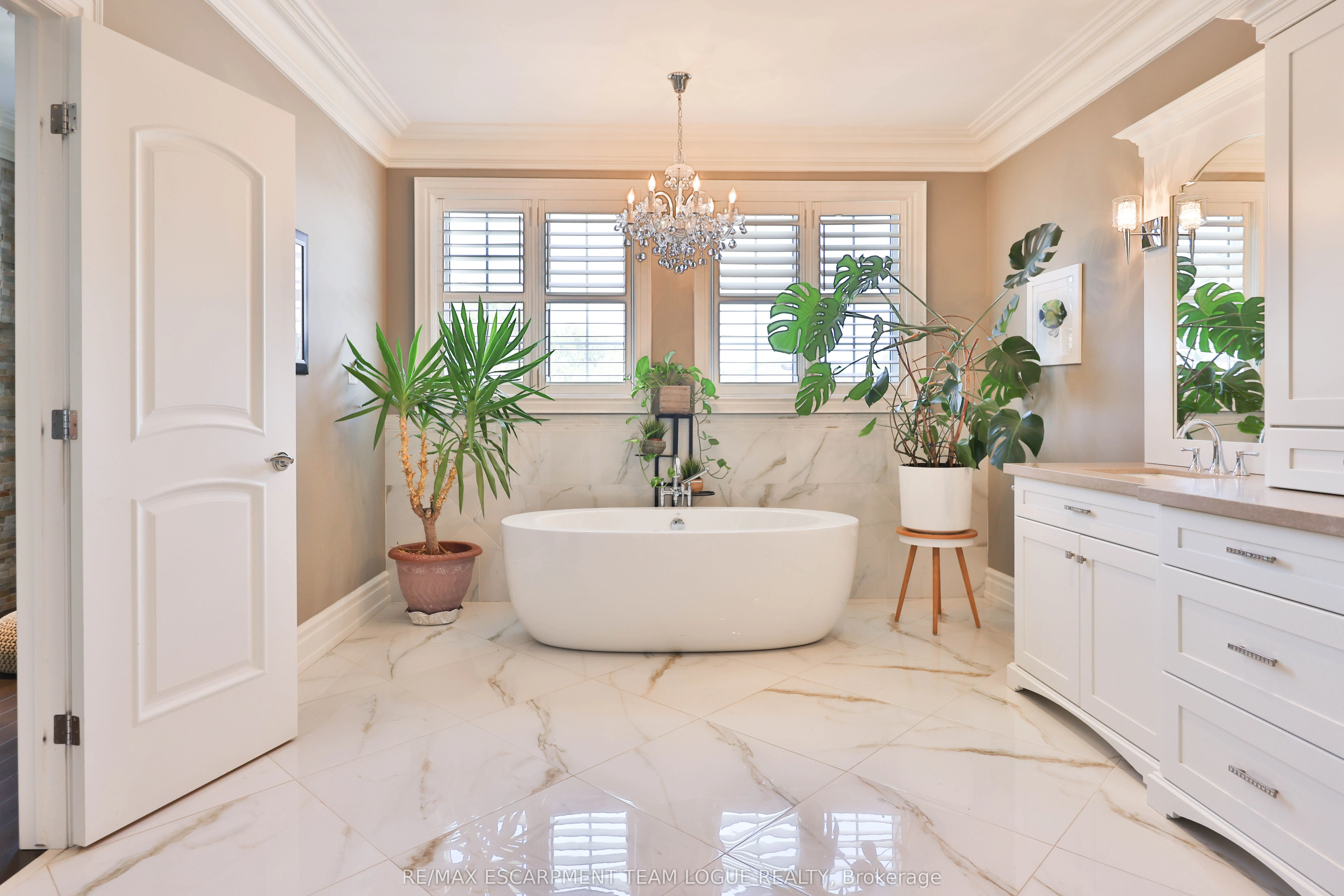 2229 Lakeshore Road