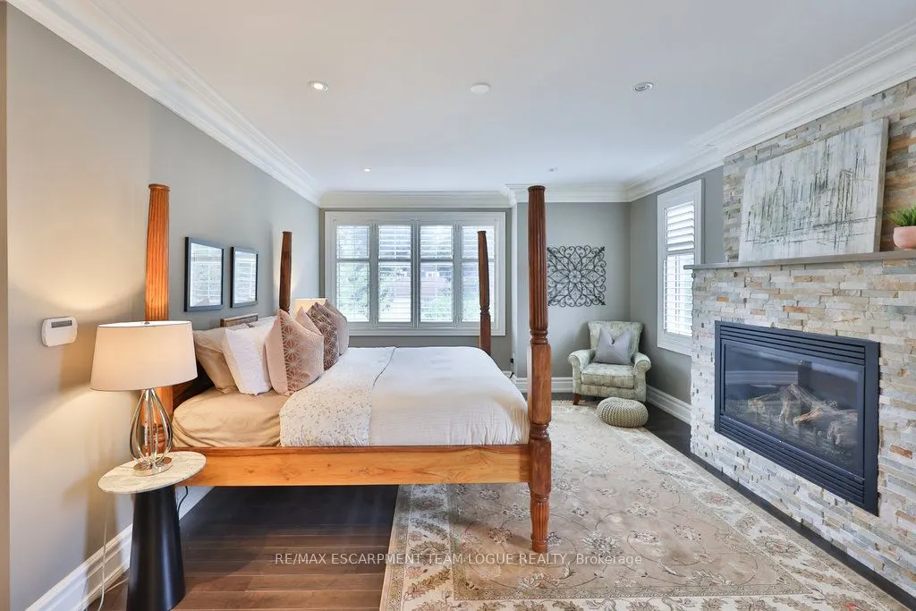 2229 Lakeshore Road