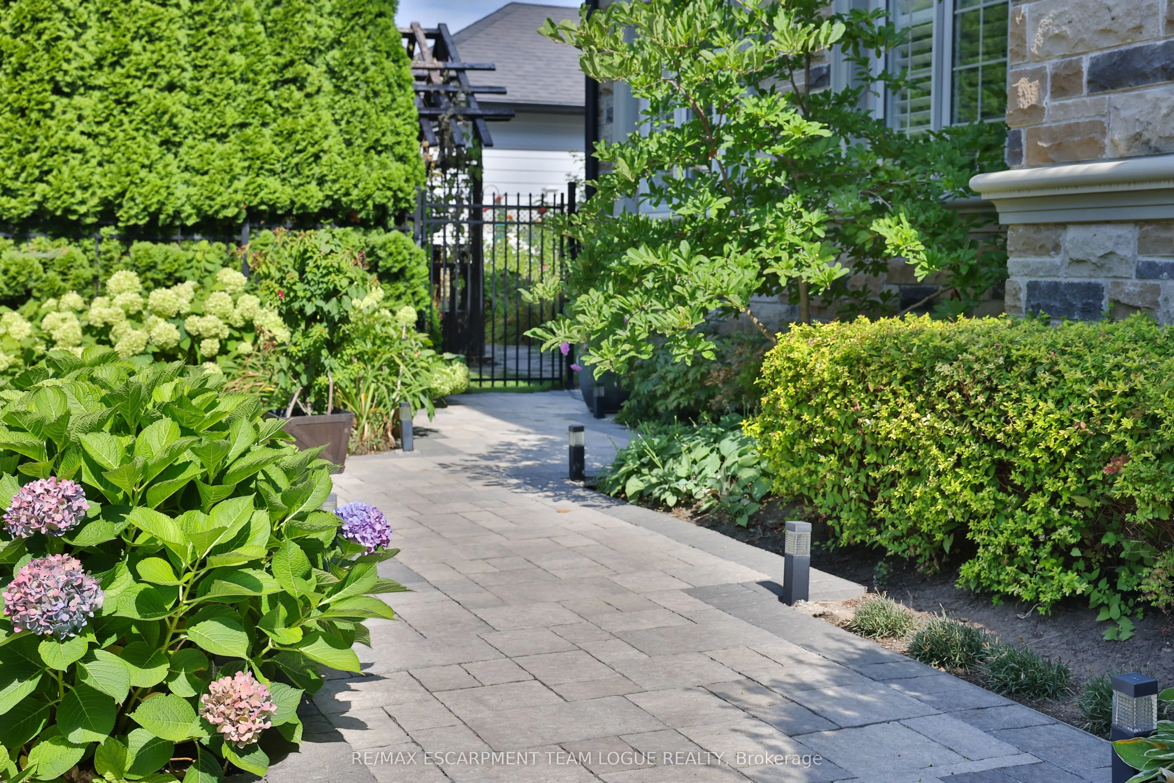 2229 Lakeshore Road
