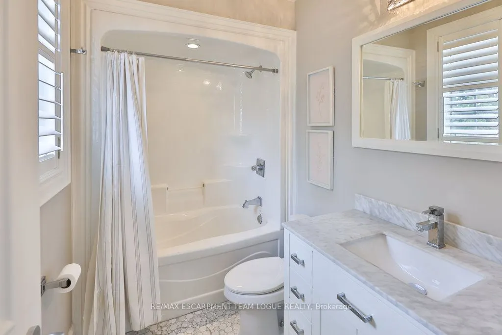 2229 Lakeshore Road