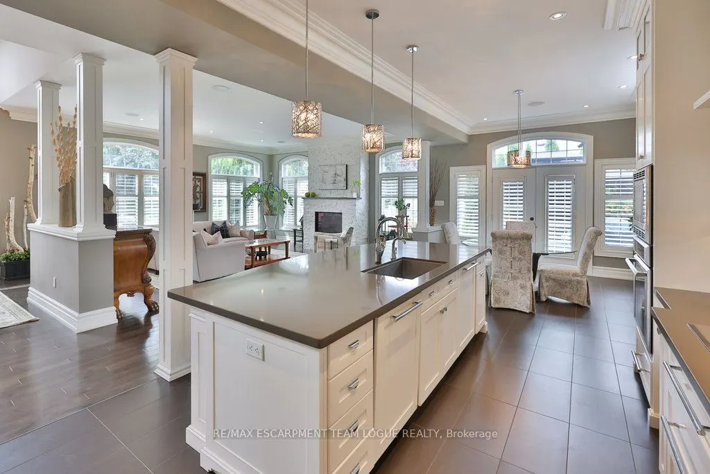 2229 Lakeshore Road