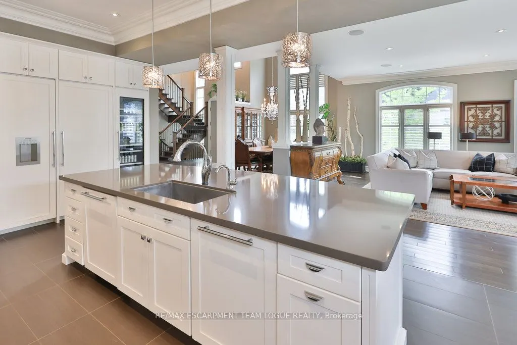 2229 Lakeshore Road