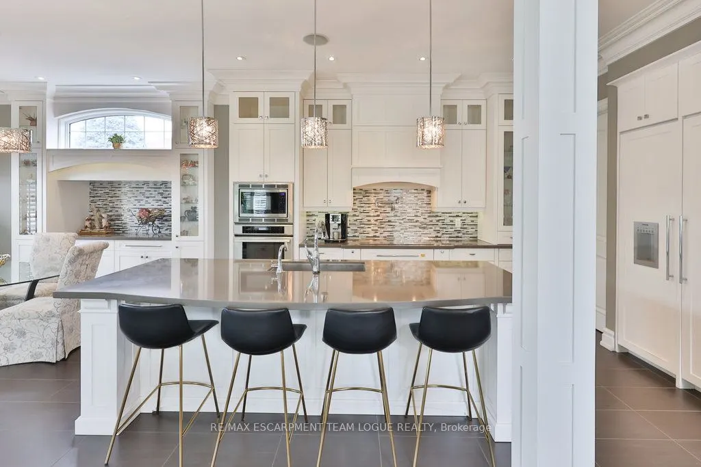 2229 Lakeshore Road