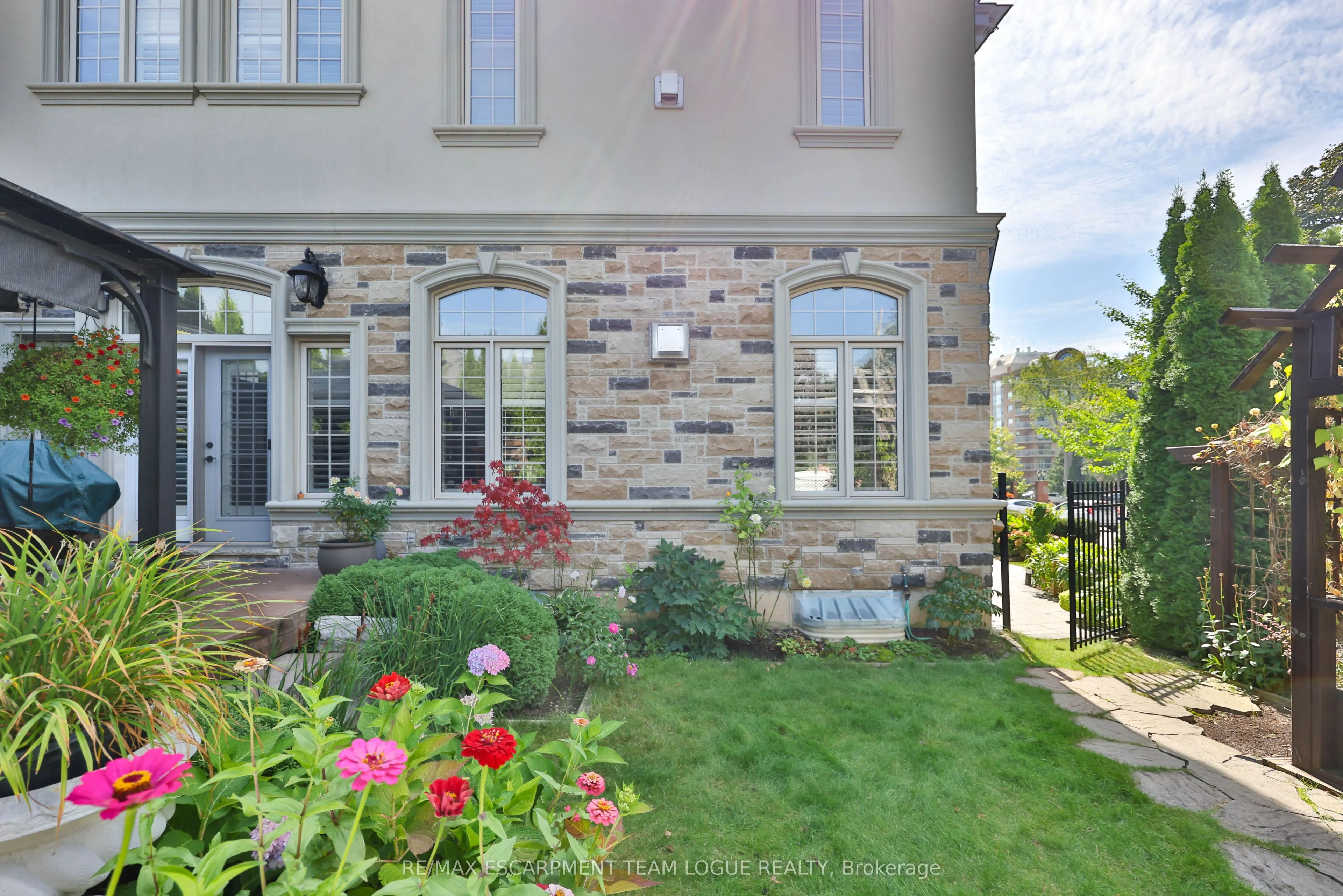 2229 Lakeshore Road
