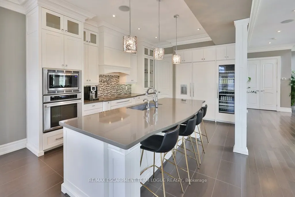 2229 Lakeshore Road