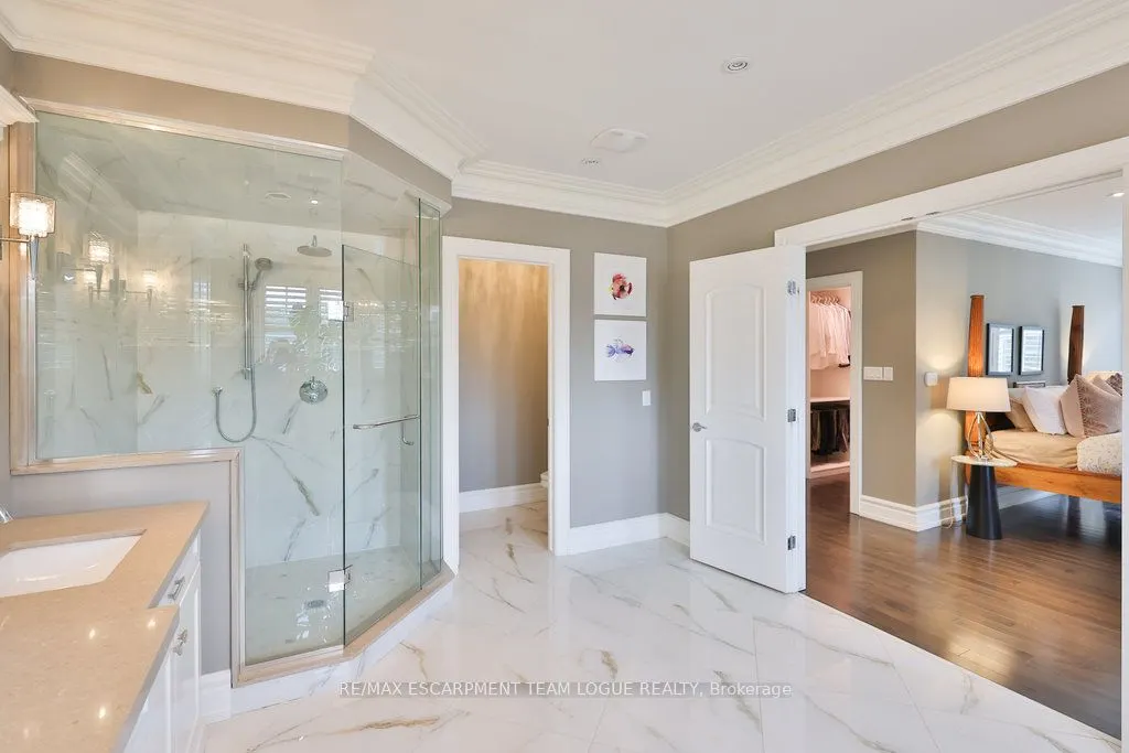 2229 Lakeshore Road