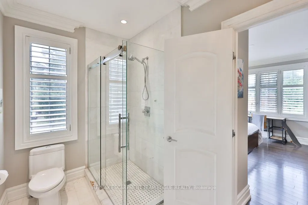 2229 Lakeshore Road