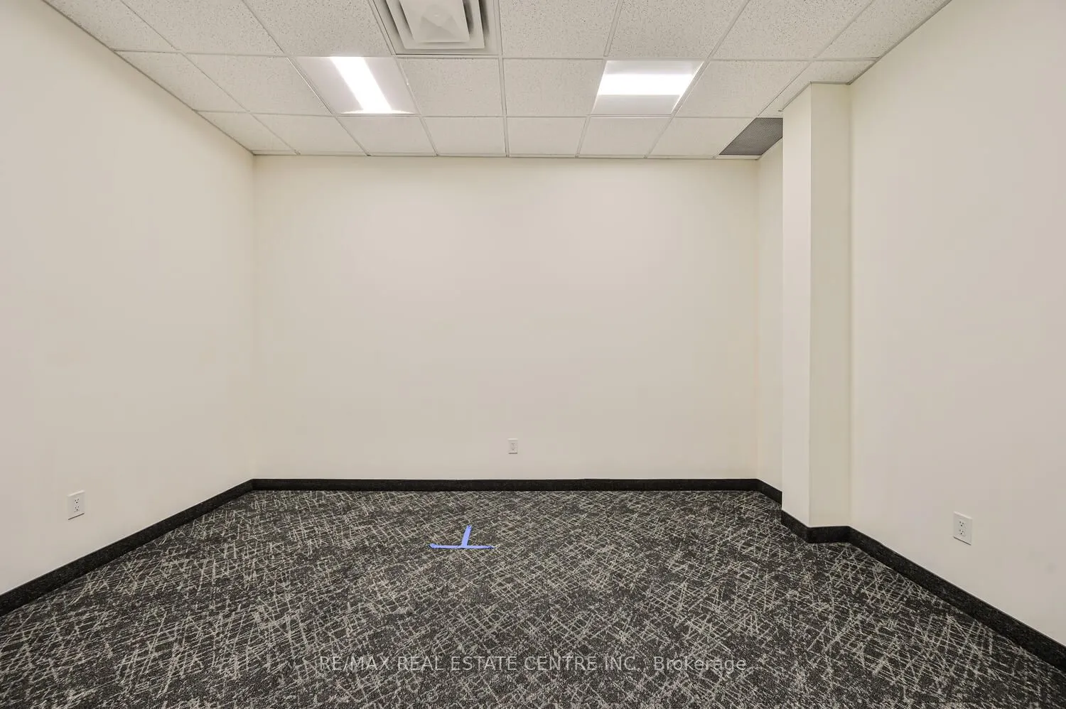 2565 Steeles Avenue E, #22