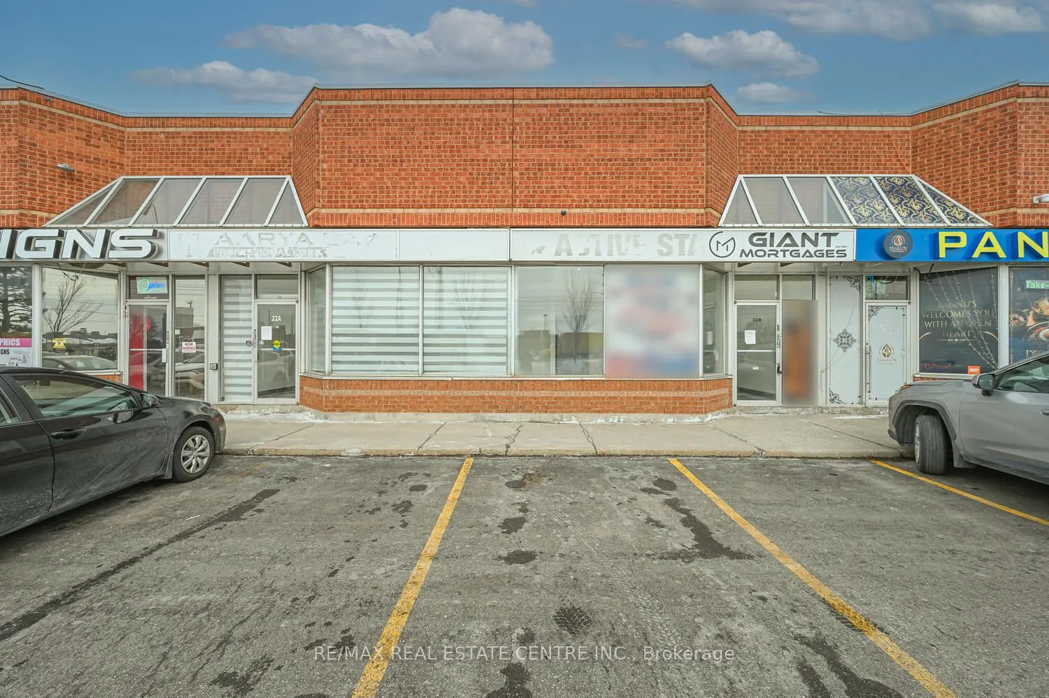 2565 Steeles Avenue E, #22