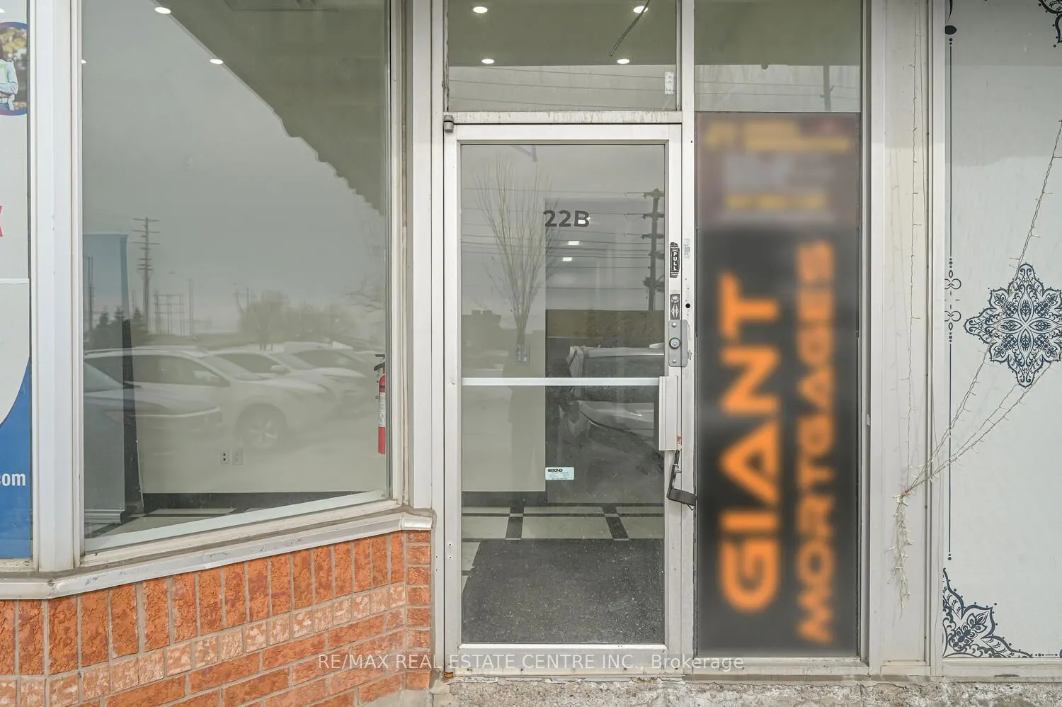 2565 Steeles Avenue E, #22