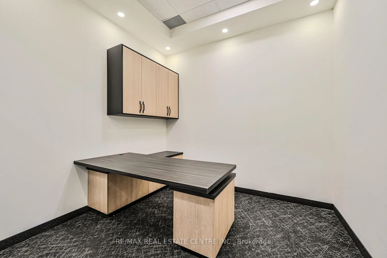 2565 Steeles Avenue E, #22