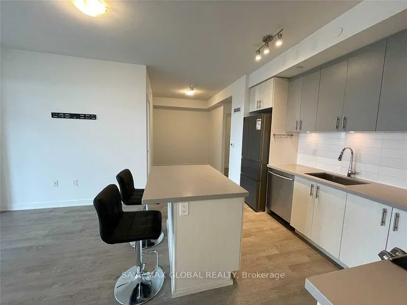 4699 Glen Erin Drive, #809