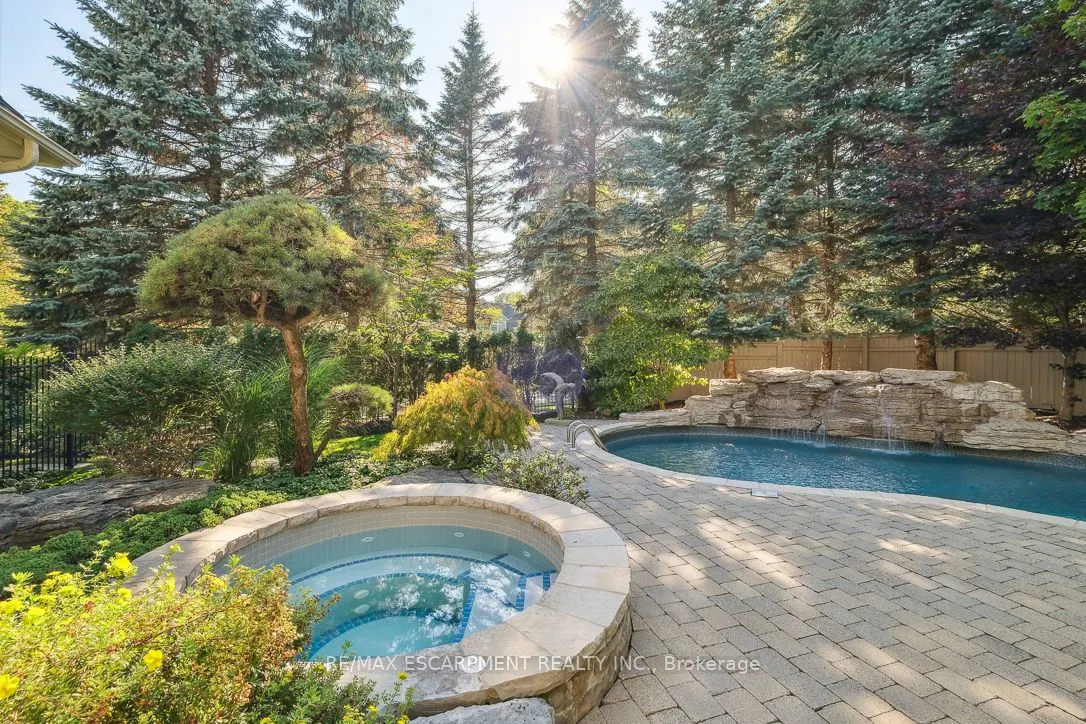 1229 Minaki Road