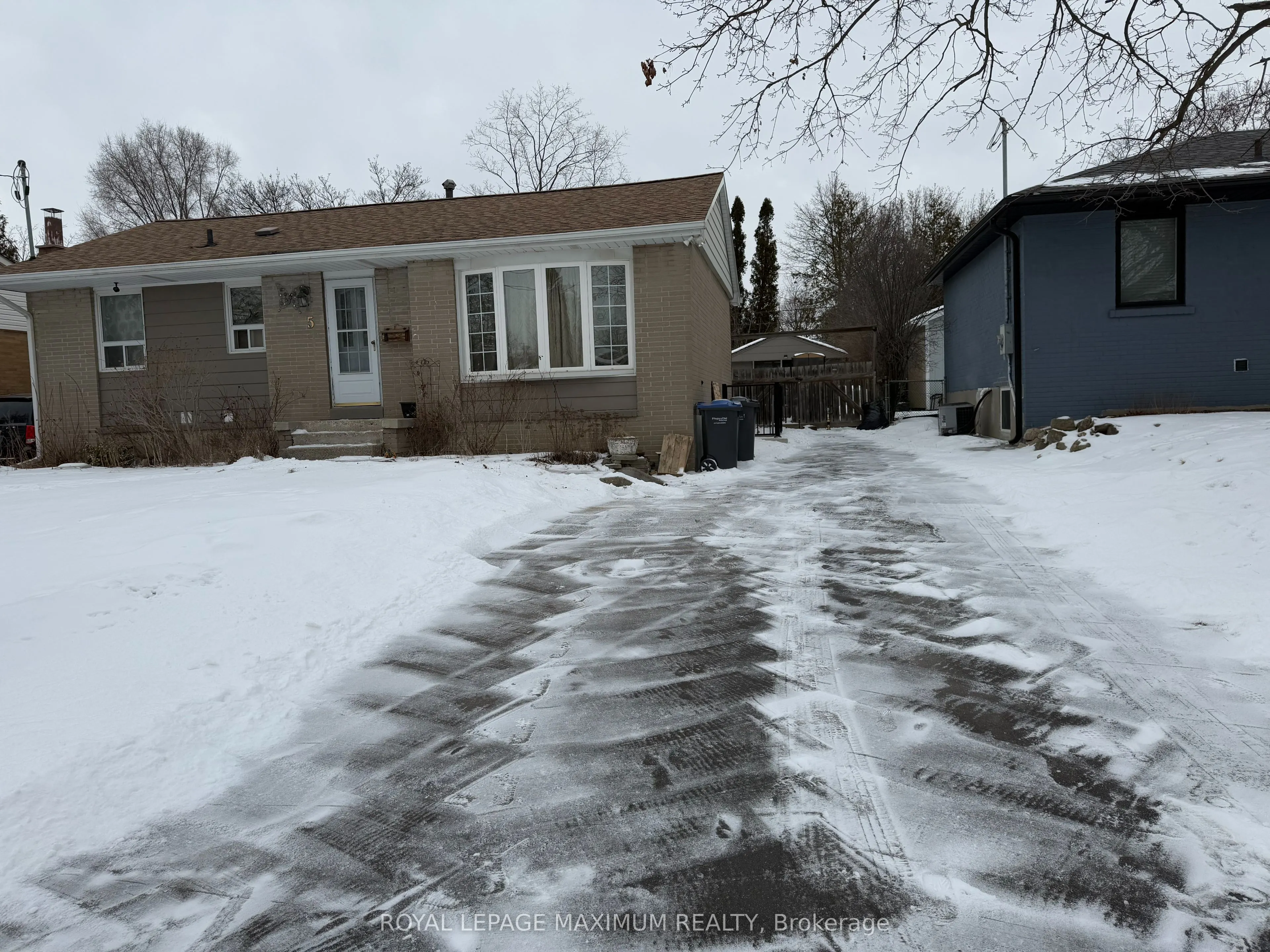 5 Lawrence Crescent, #Upper