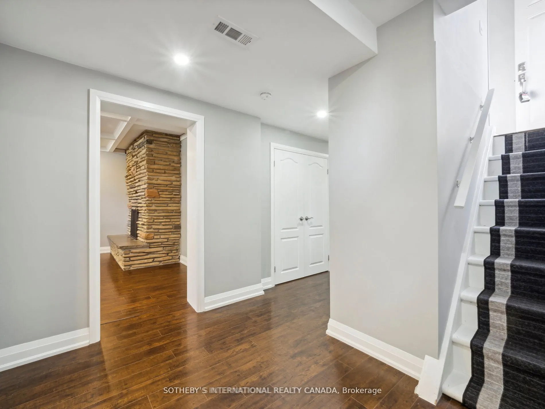 14 Laurelwood Crescent, #Lower