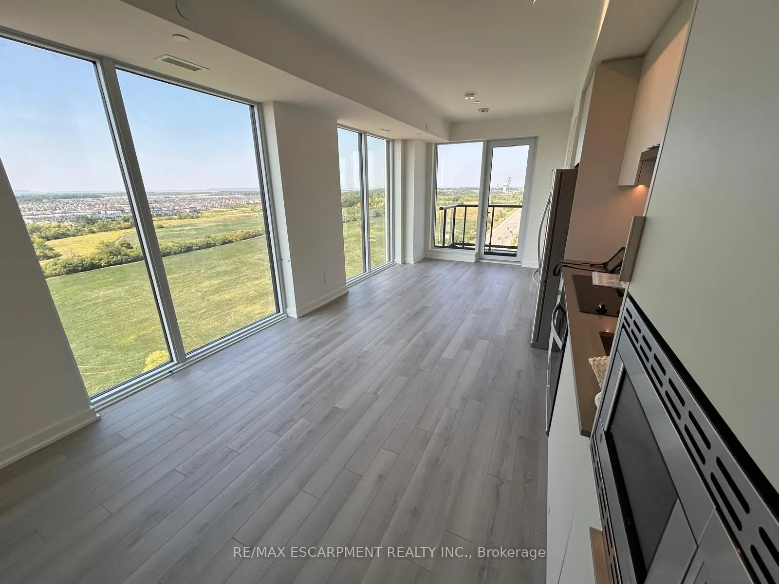 3079 Trafalgar Road, #1403