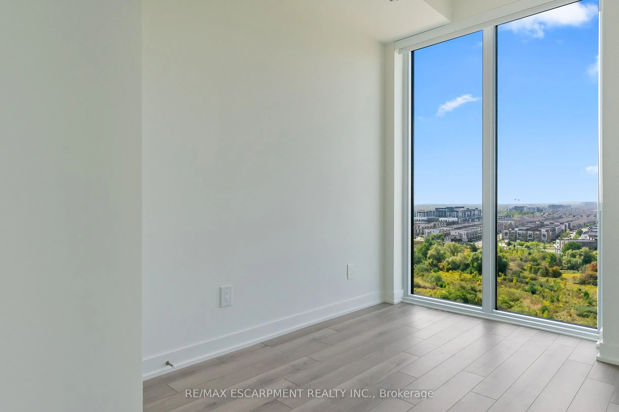 3079 Trafalgar Road, #1403