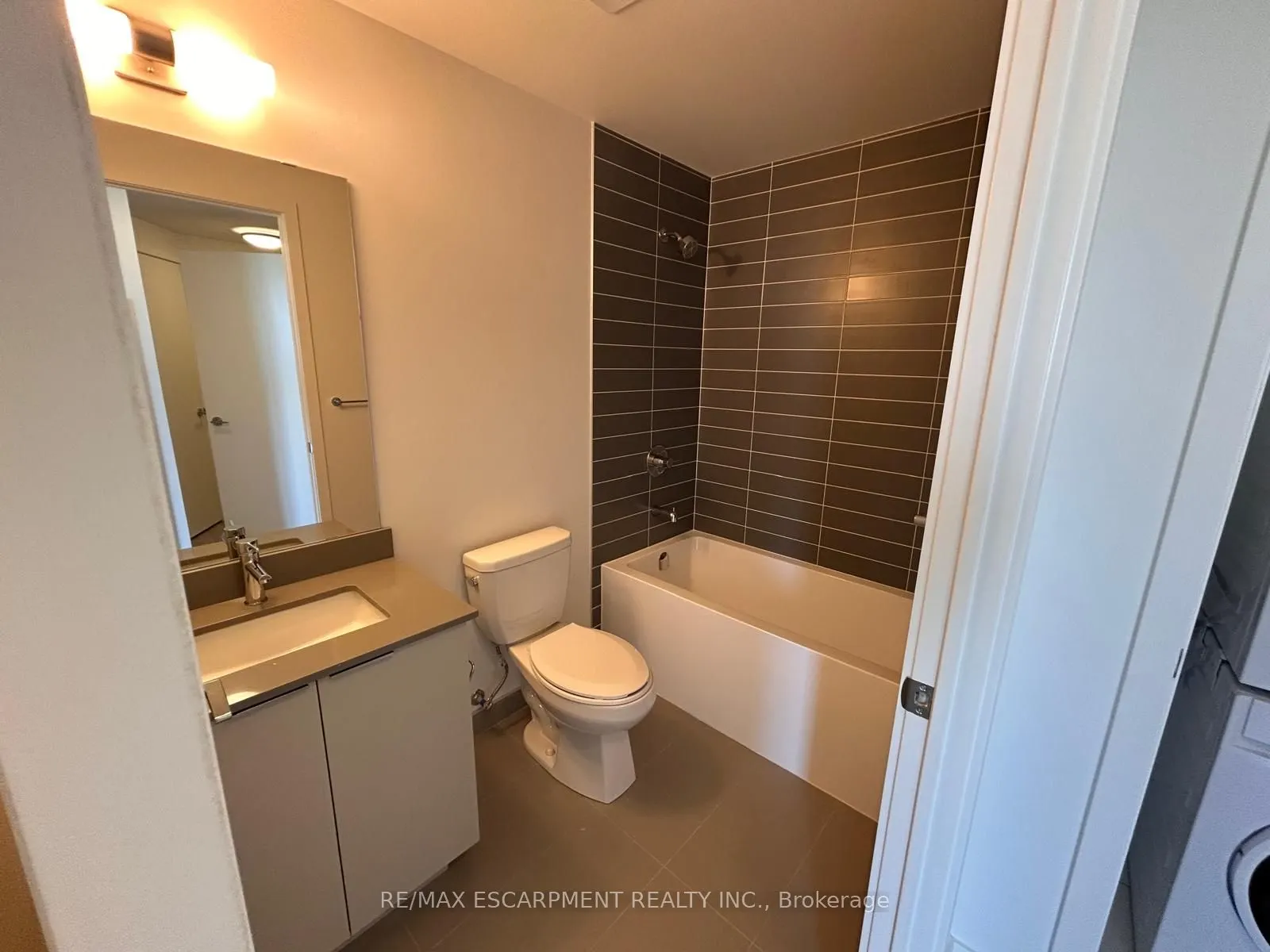 3079 Trafalgar Road, #1403