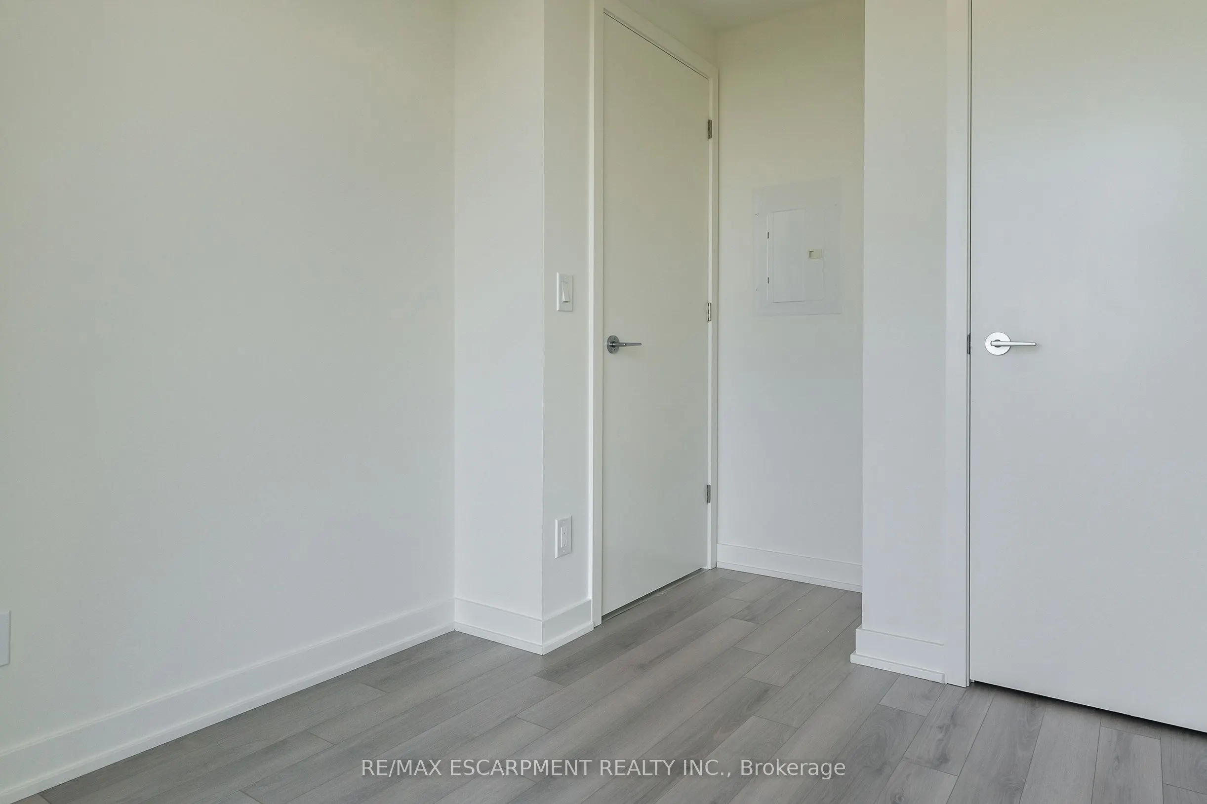 3079 Trafalgar Road, #1403