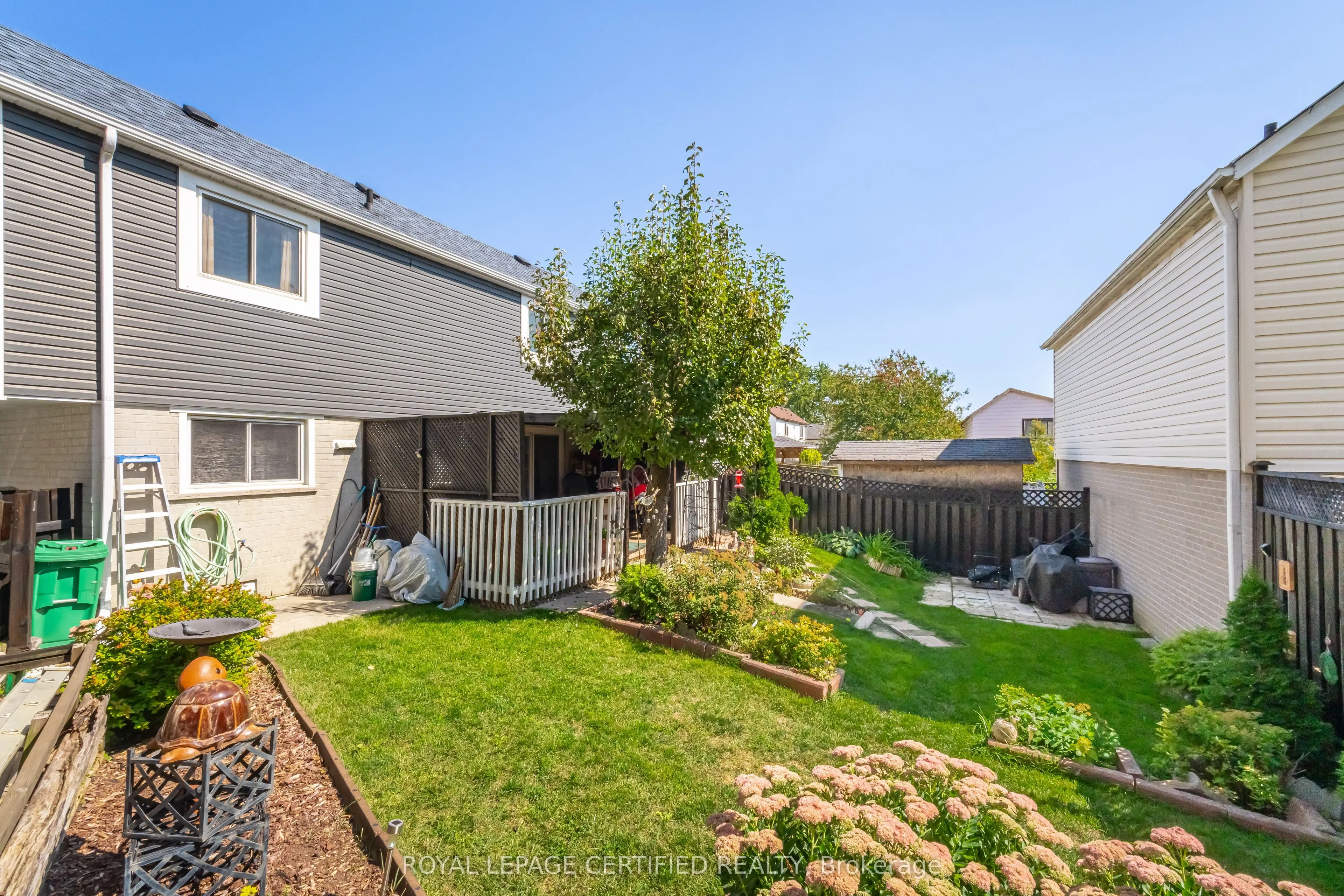 13 Hilldowntree Trail