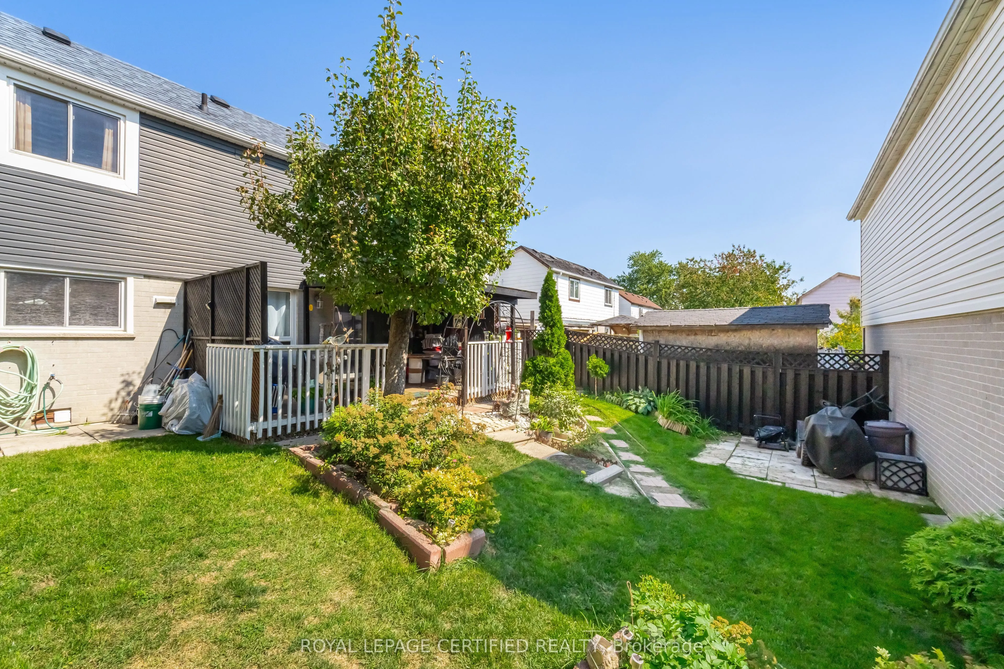 13 Hilldowntree Trail