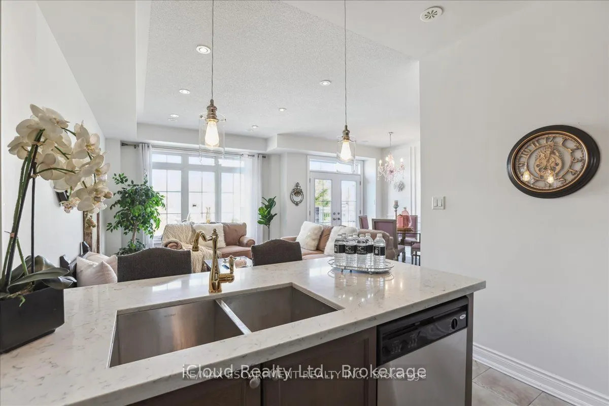 2572 Grand Oak Trail