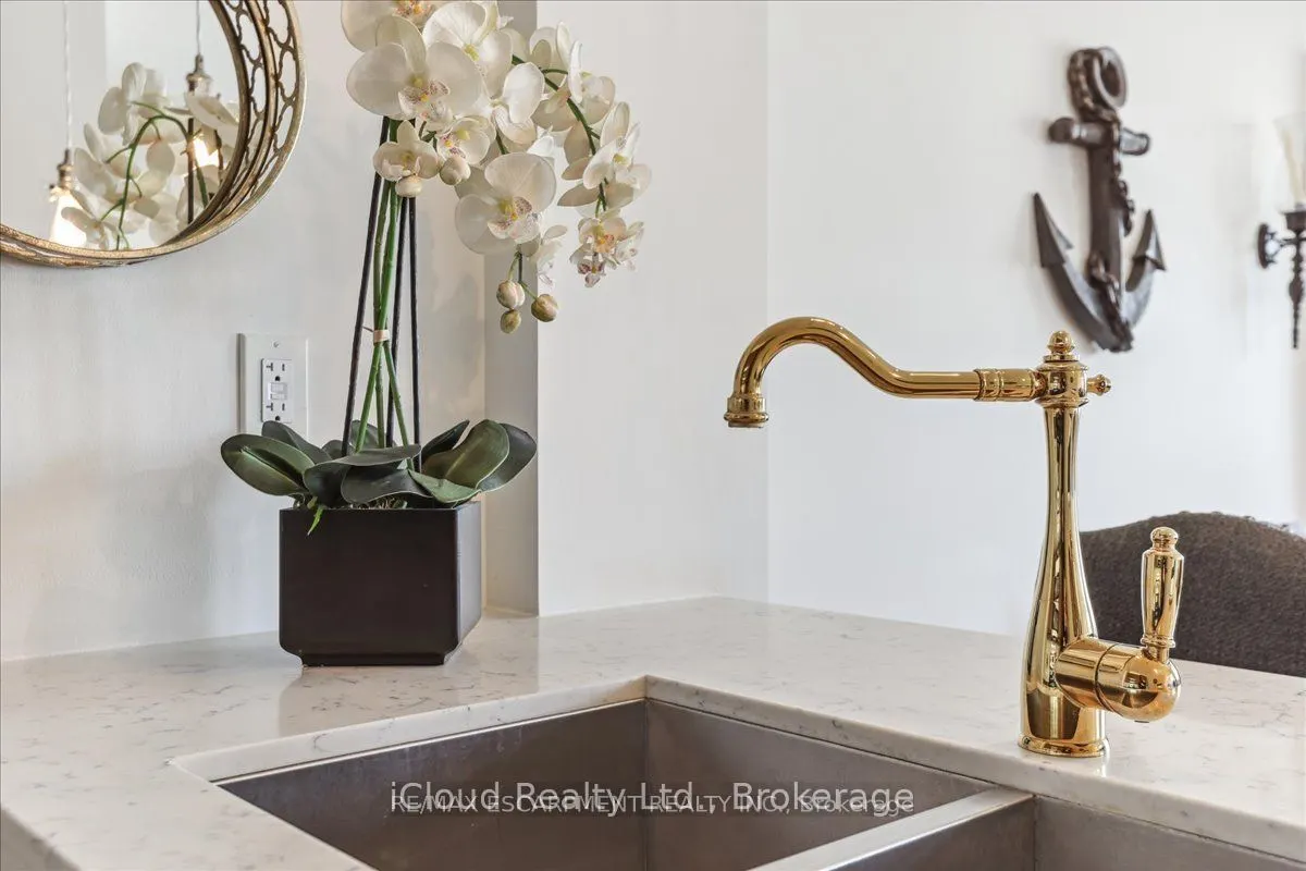 2572 Grand Oak Trail
