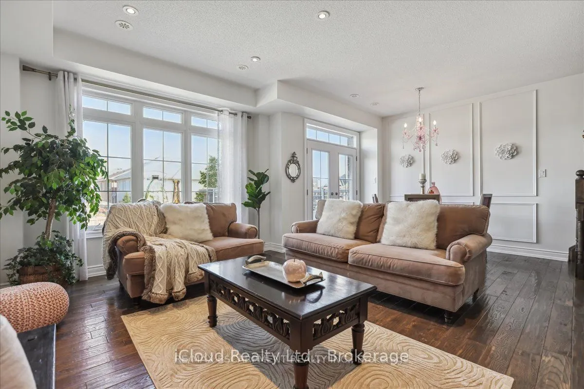 2572 Grand Oak Trail