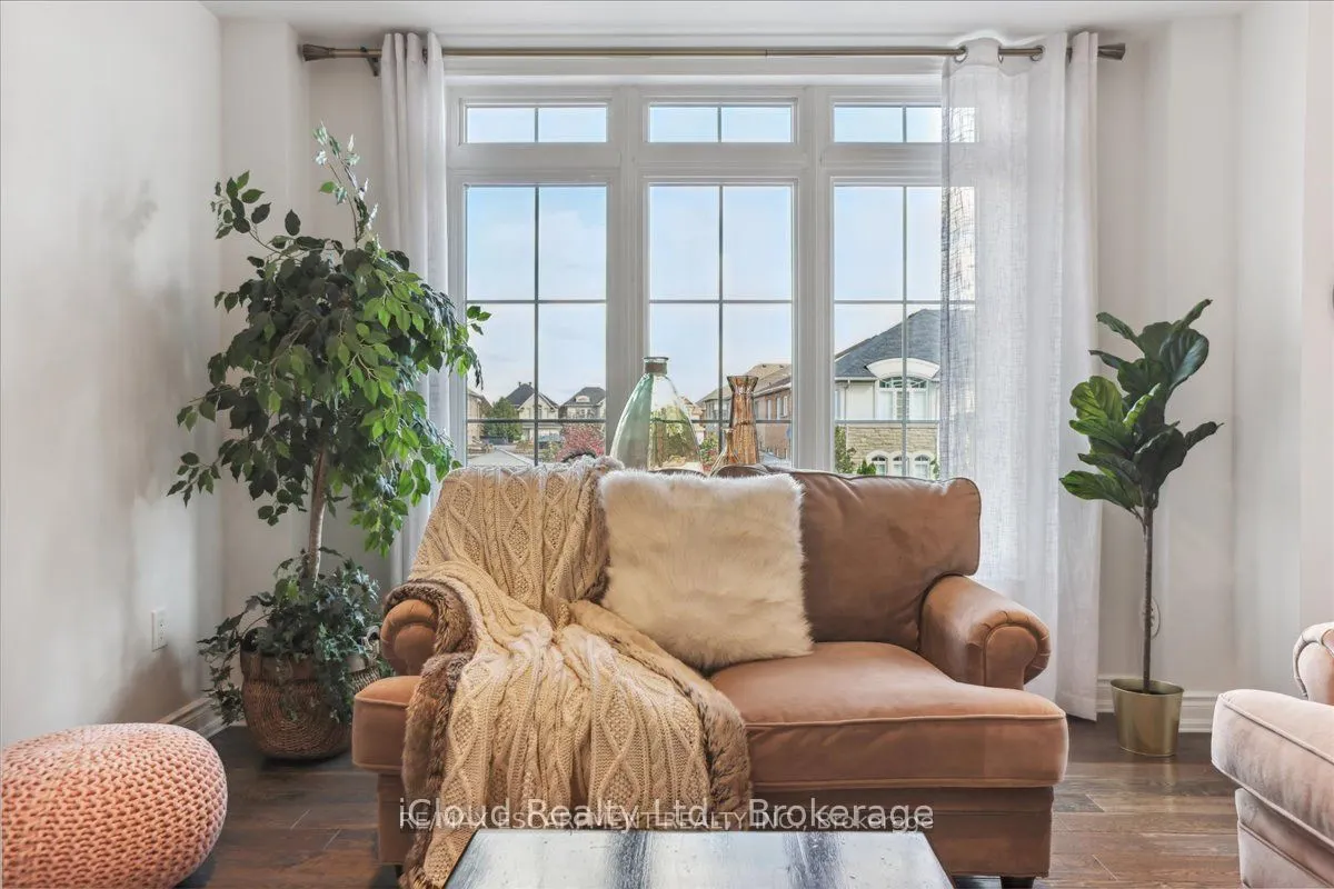 2572 Grand Oak Trail