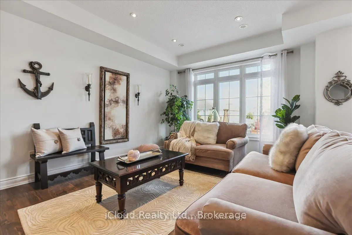 2572 Grand Oak Trail
