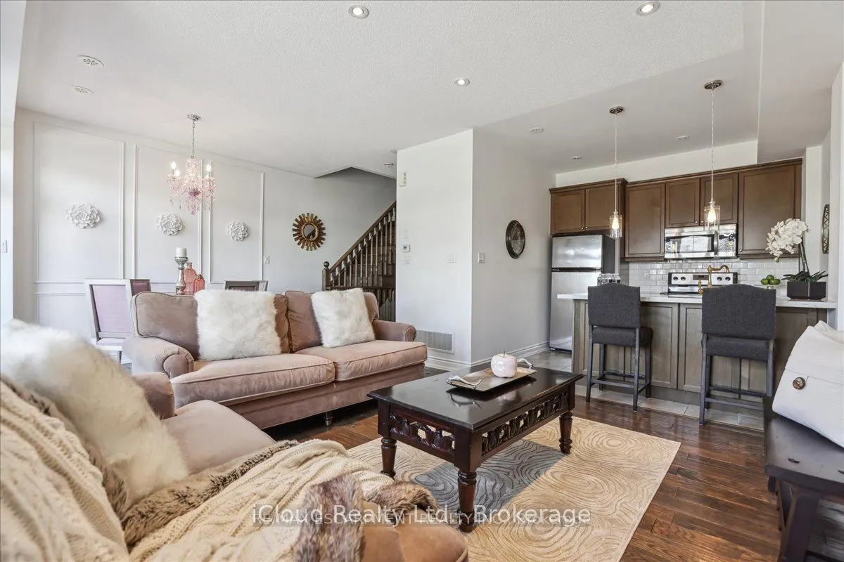 2572 Grand Oak Trail