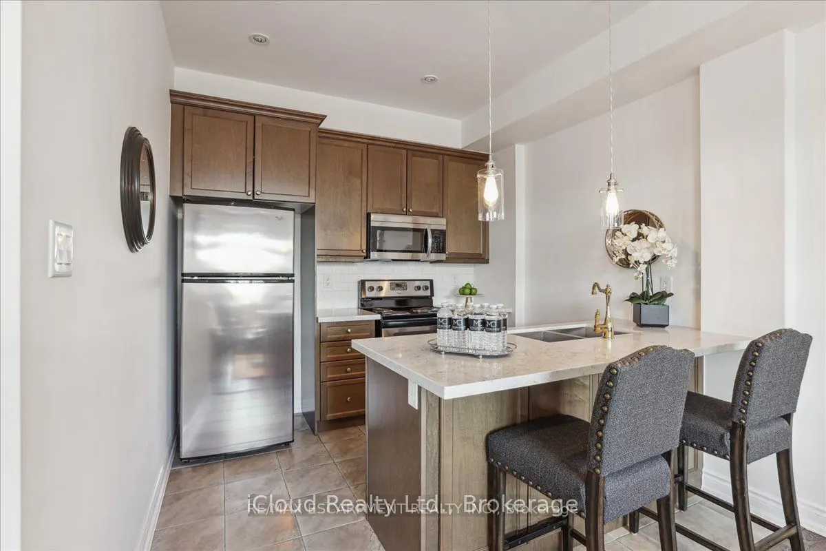 2572 Grand Oak Trail