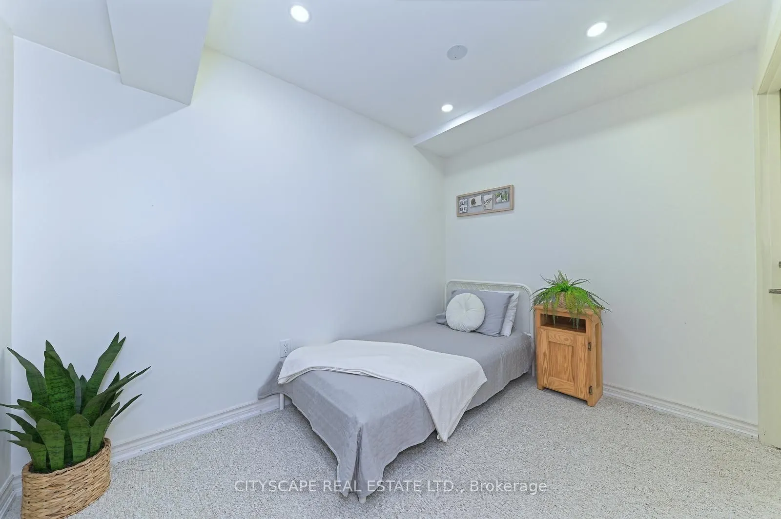 354 Plains Road W