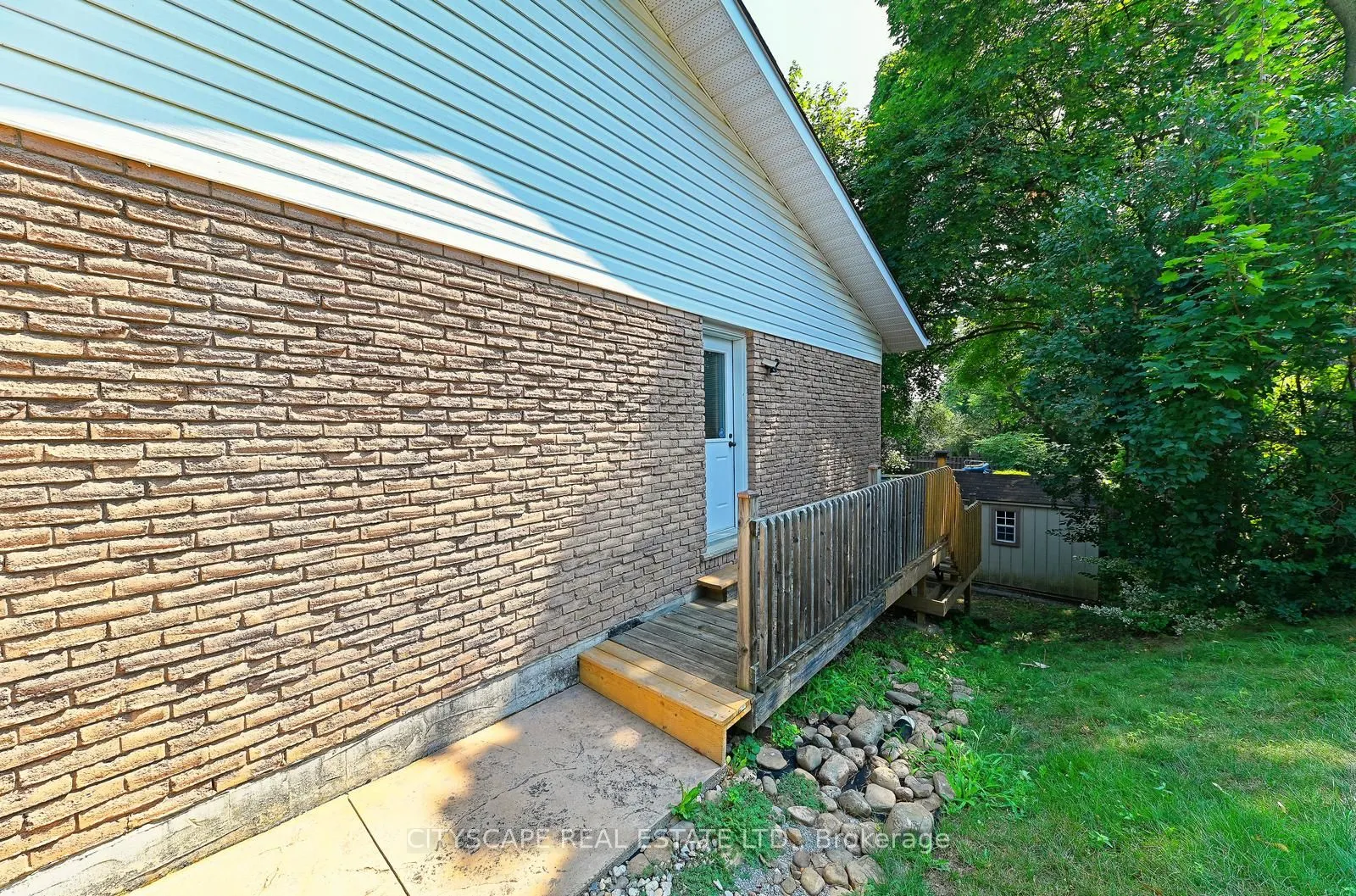 354 Plains Road W