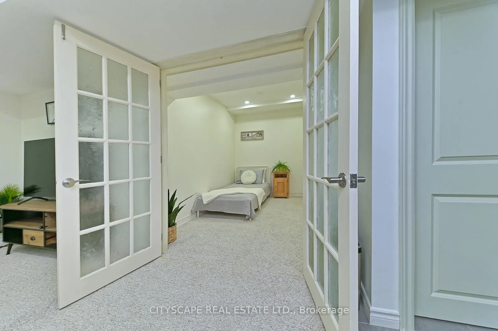 354 Plains Road W