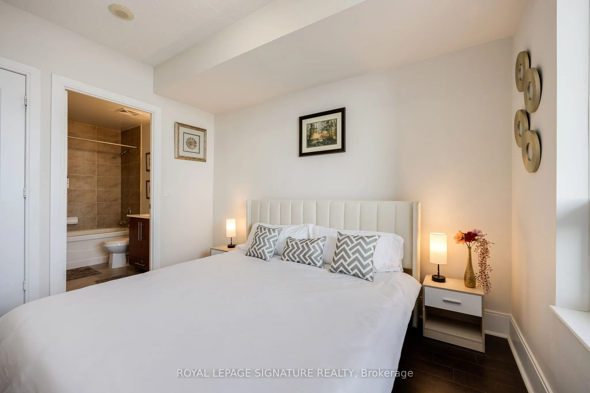 330 Burnhamthorpe Road W, #2908
