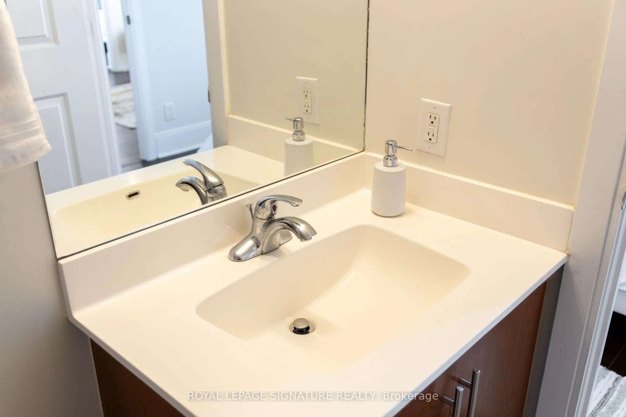 330 Burnhamthorpe Road W, #2908