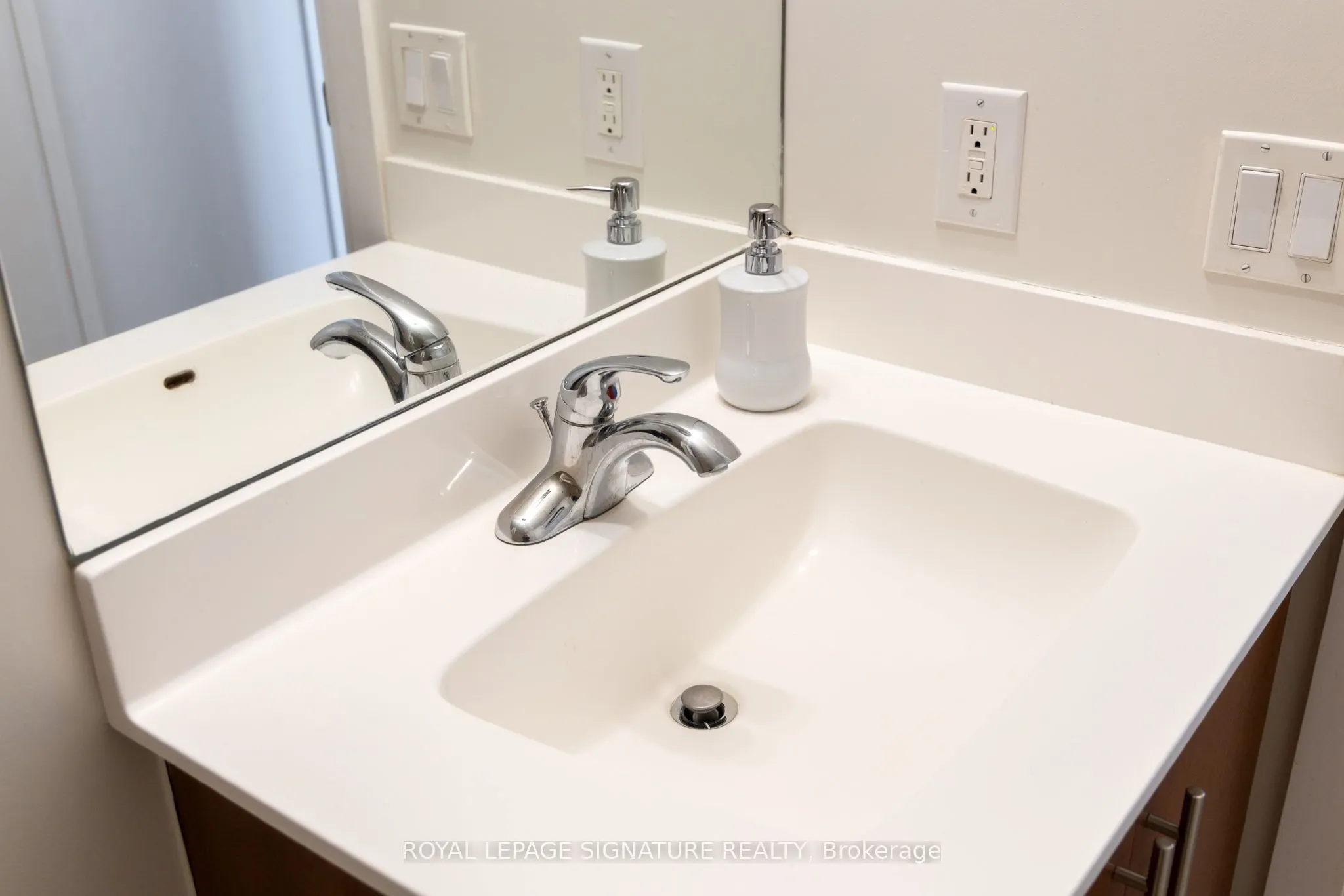 330 Burnhamthorpe Road W, #2908