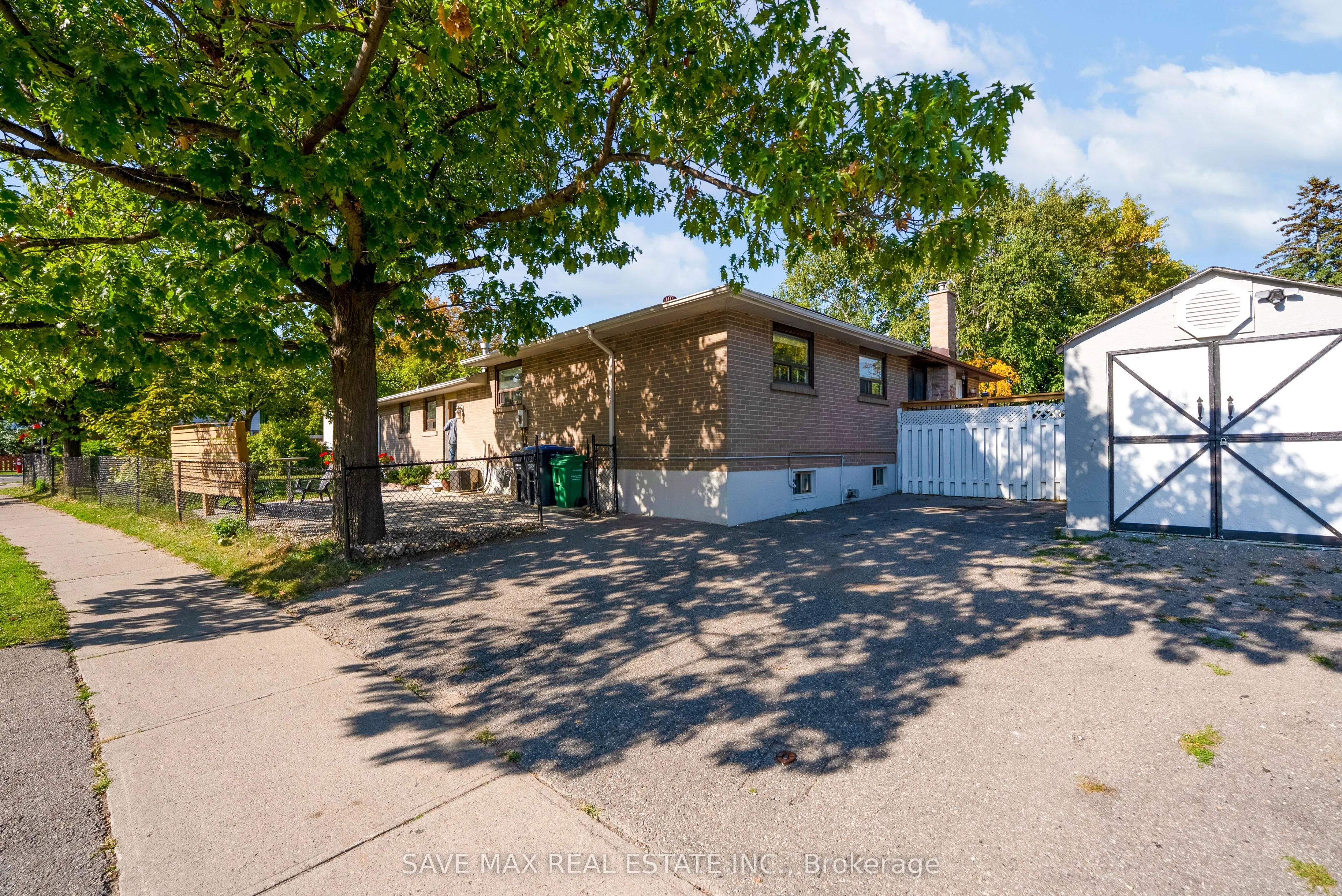93 Archdekin Drive