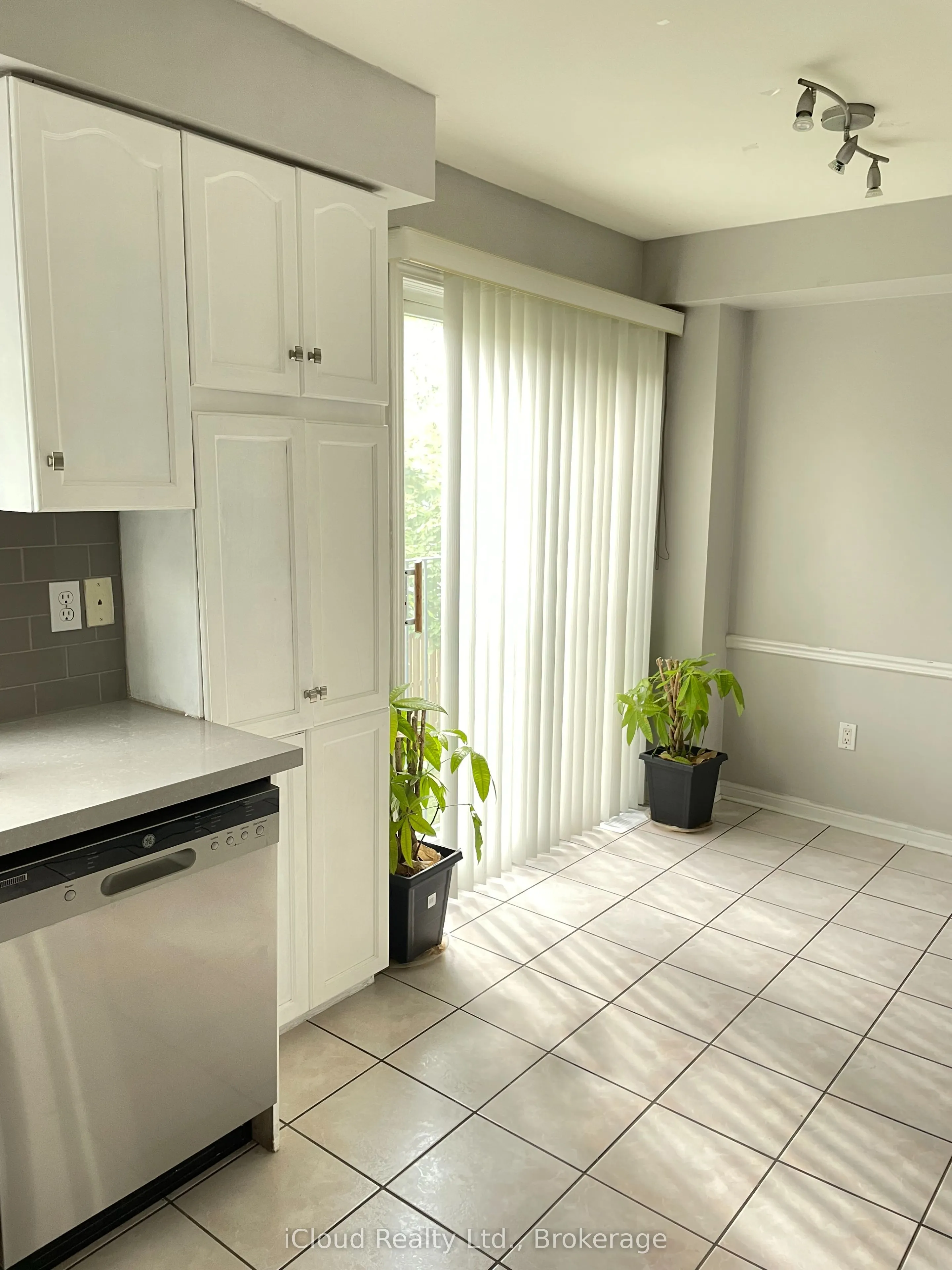 80 Acorn Place, #97